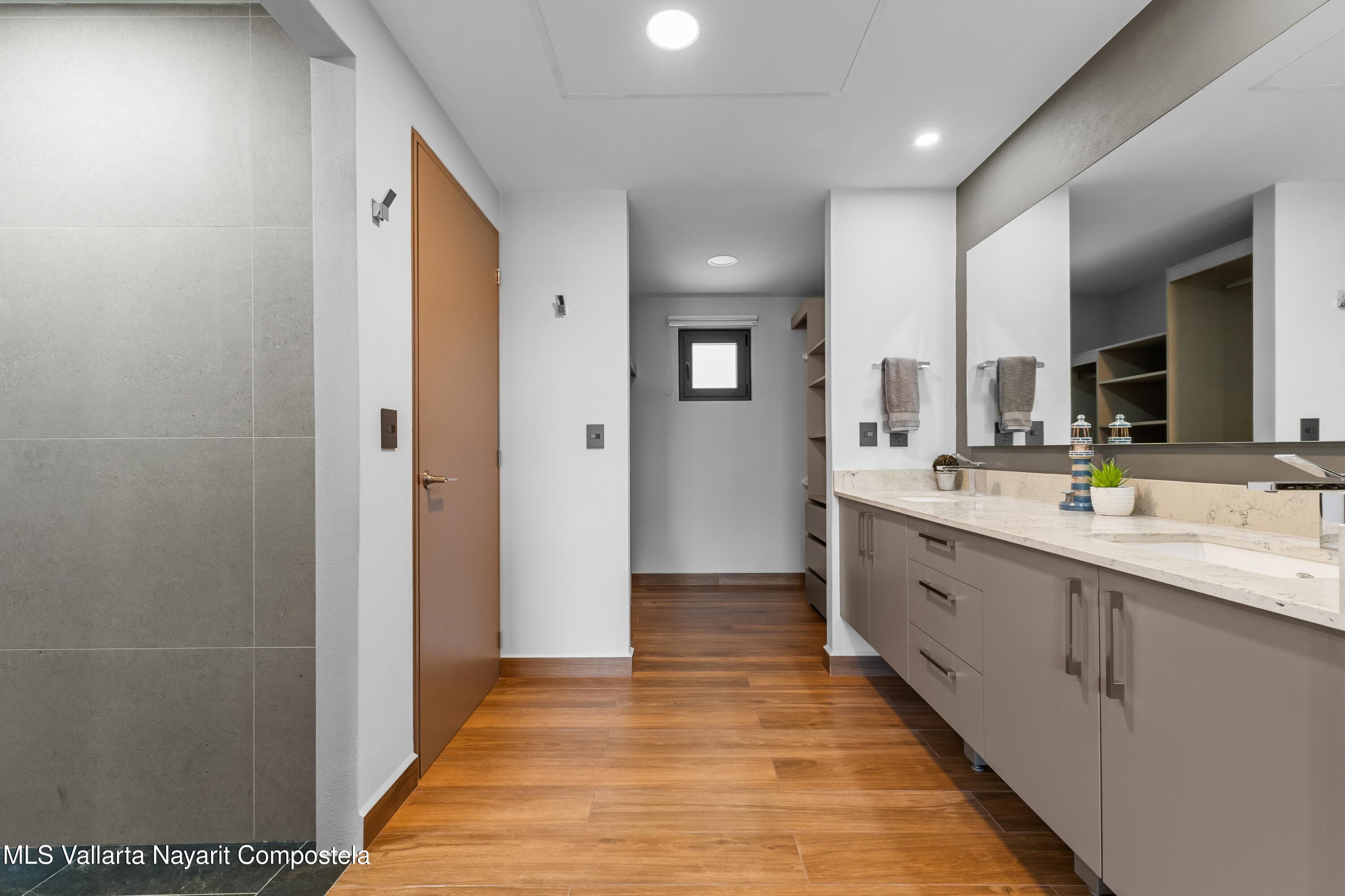 448 Encino 11