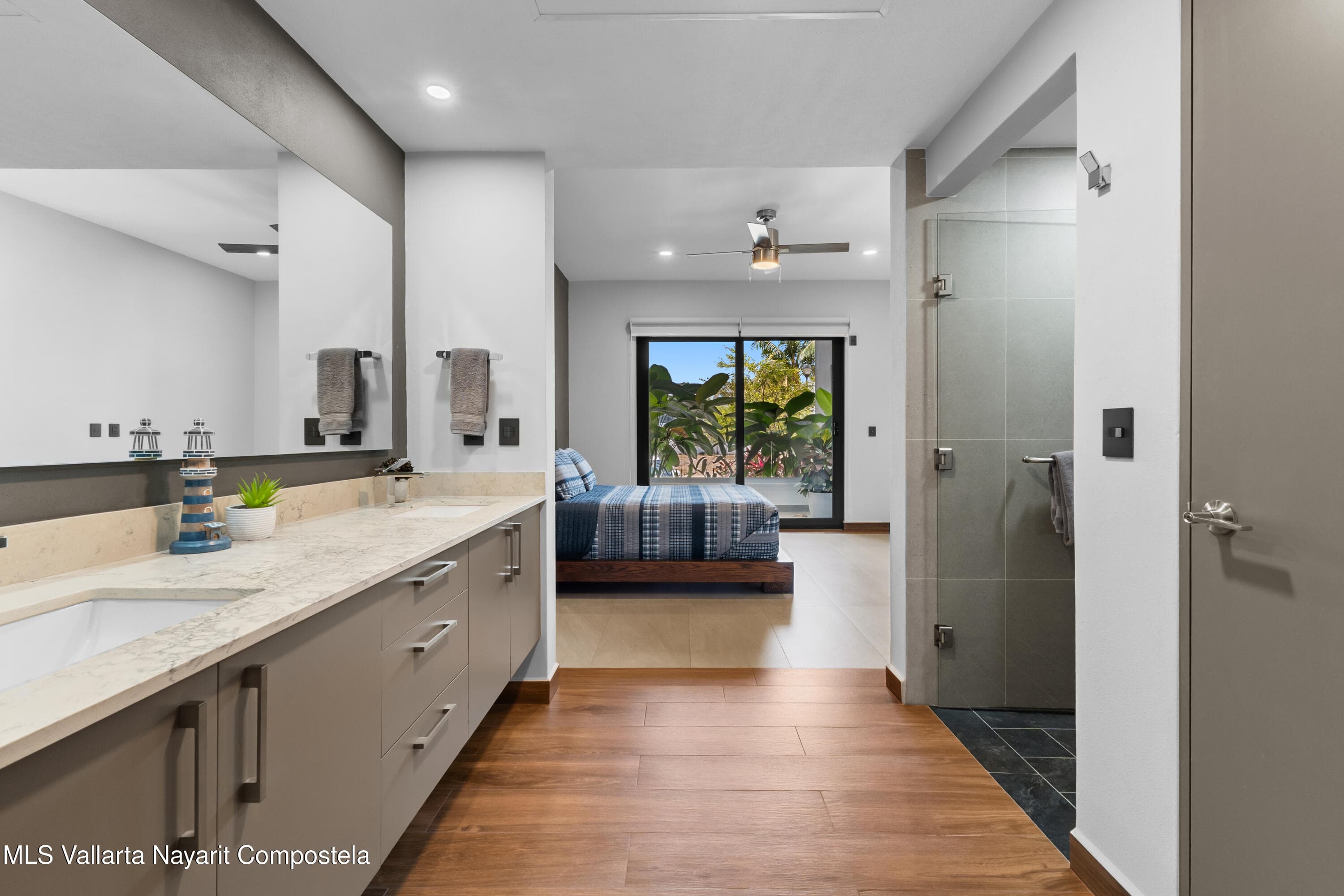 448 Encino 13