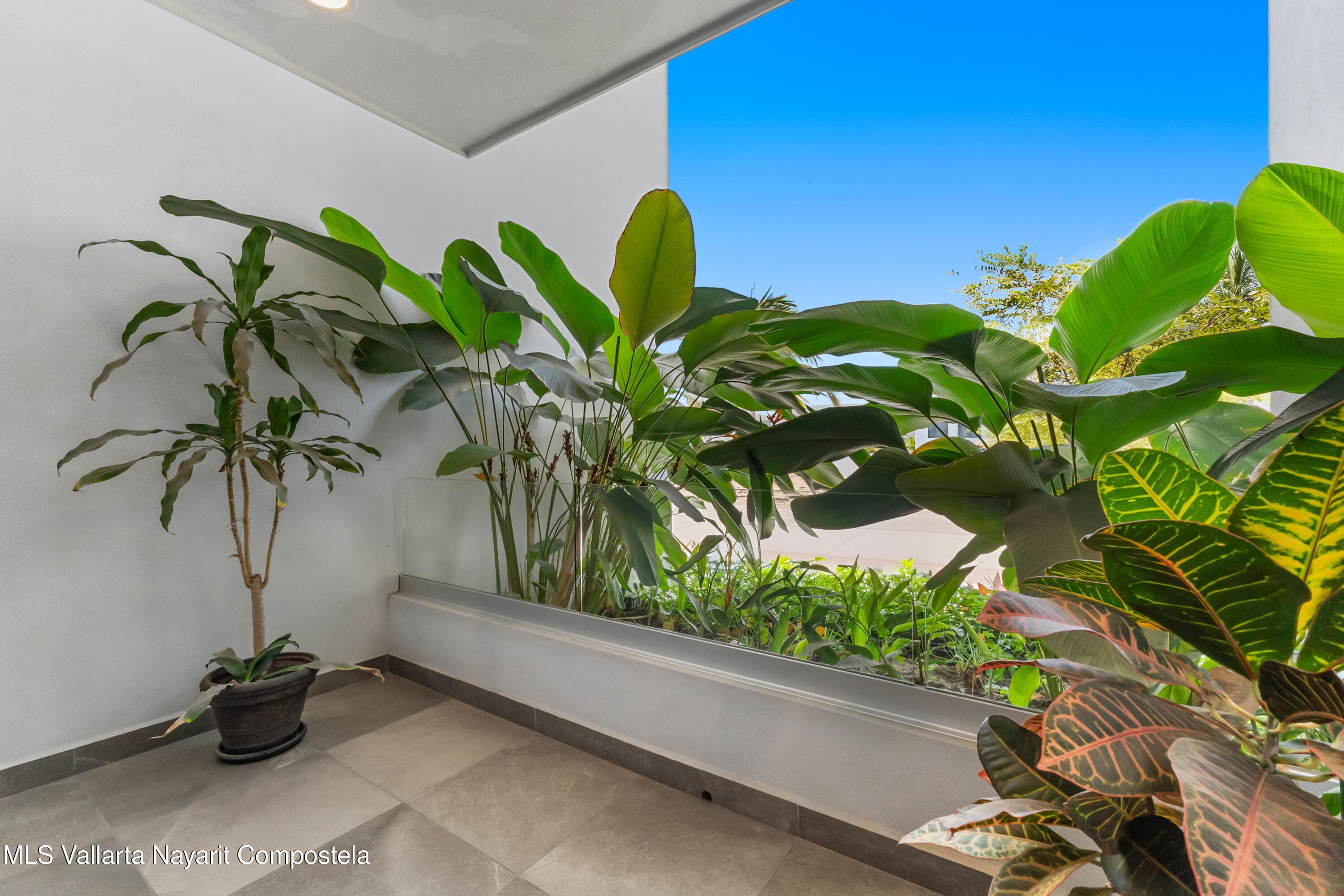 448 Encino 14