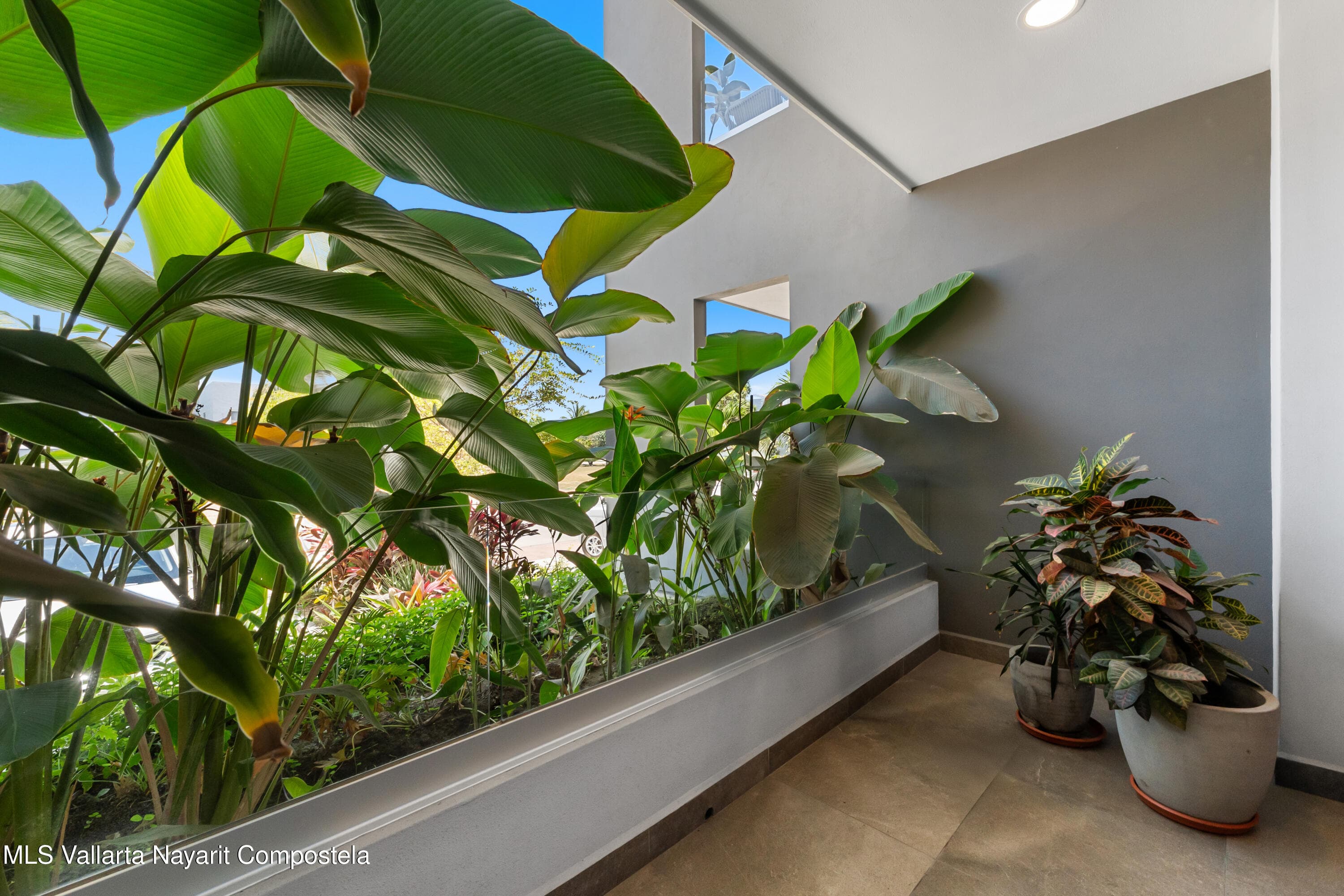 448 Encino 15