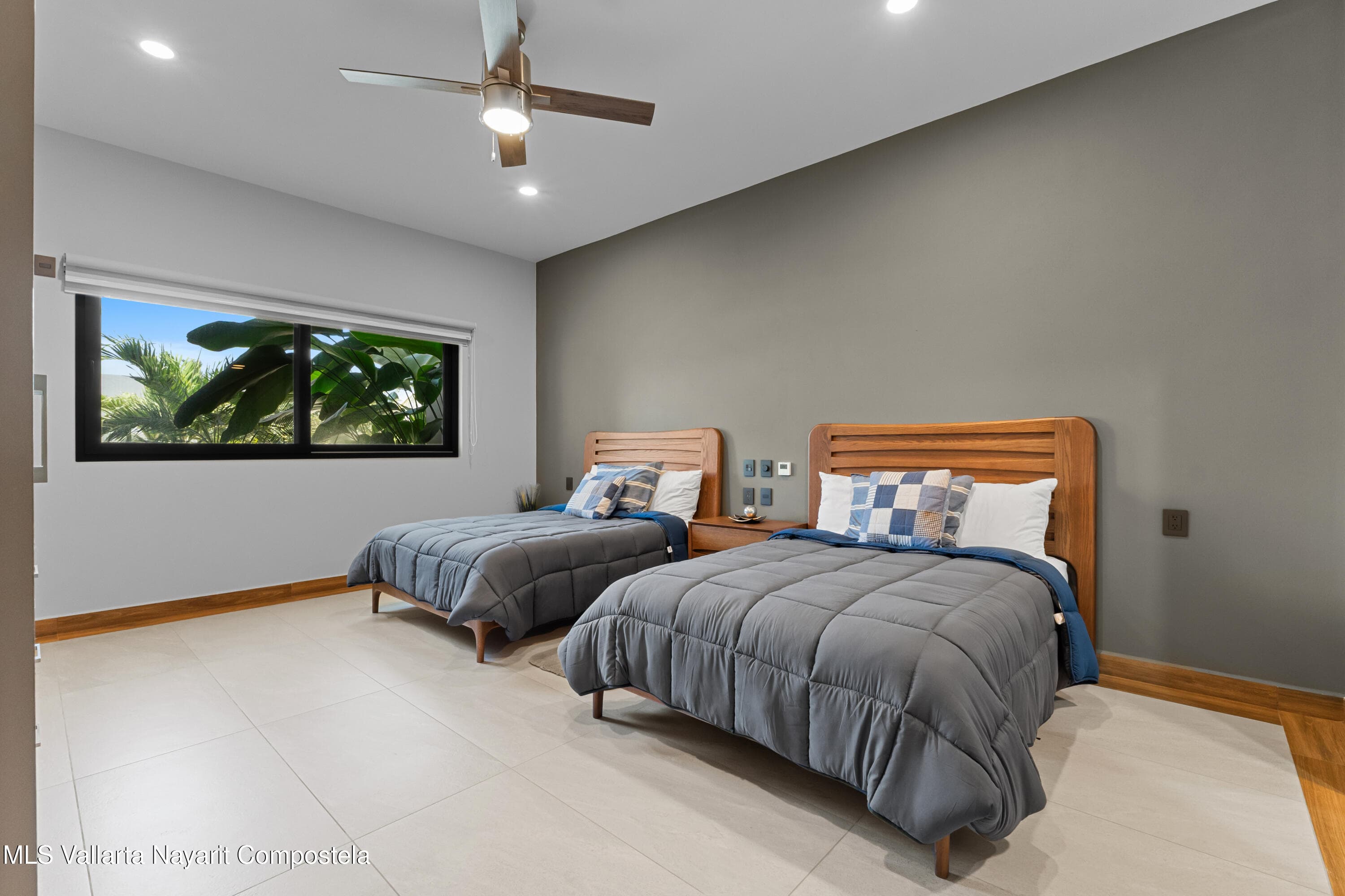 448 Encino 16