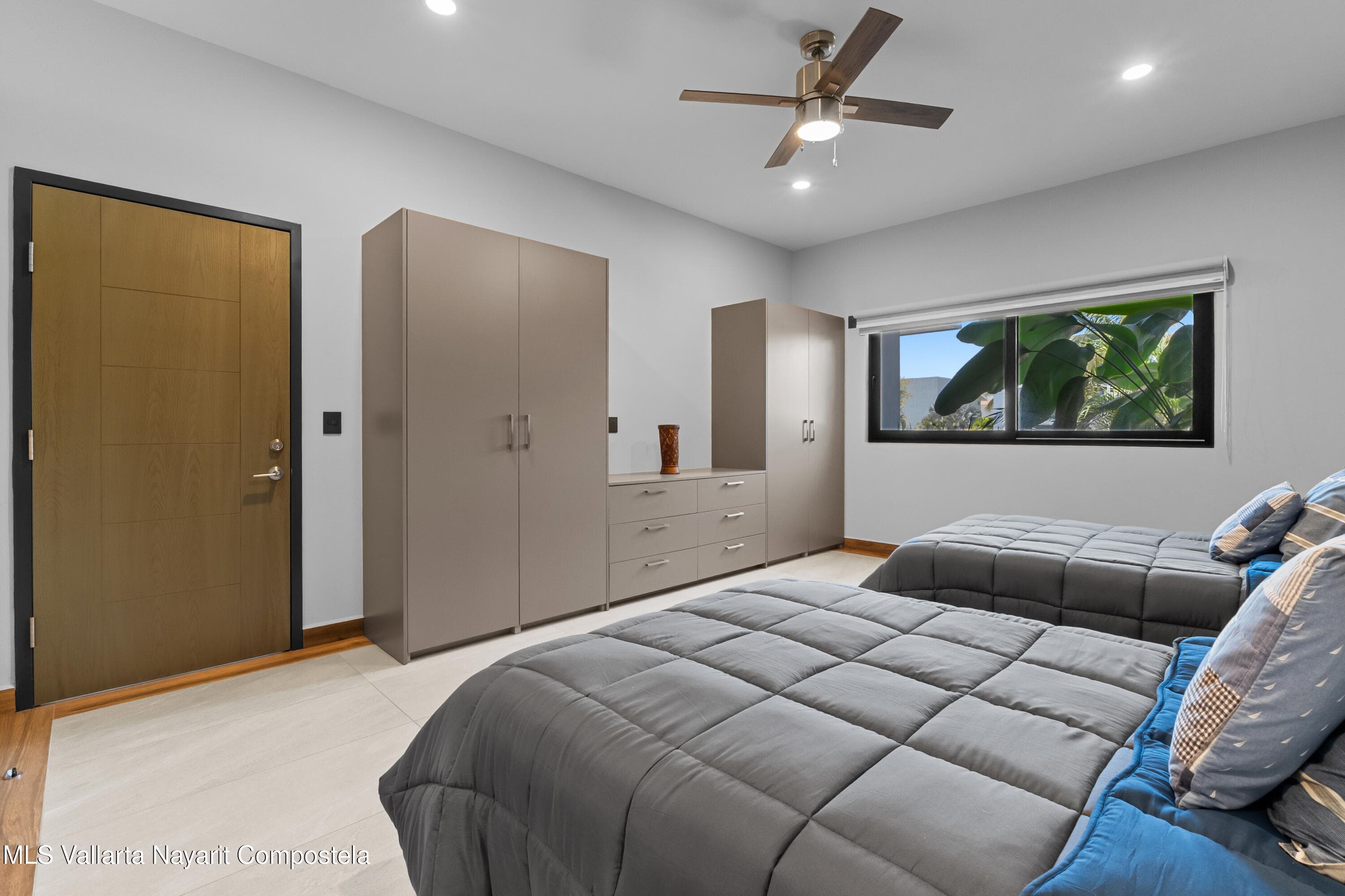 448 Encino 17