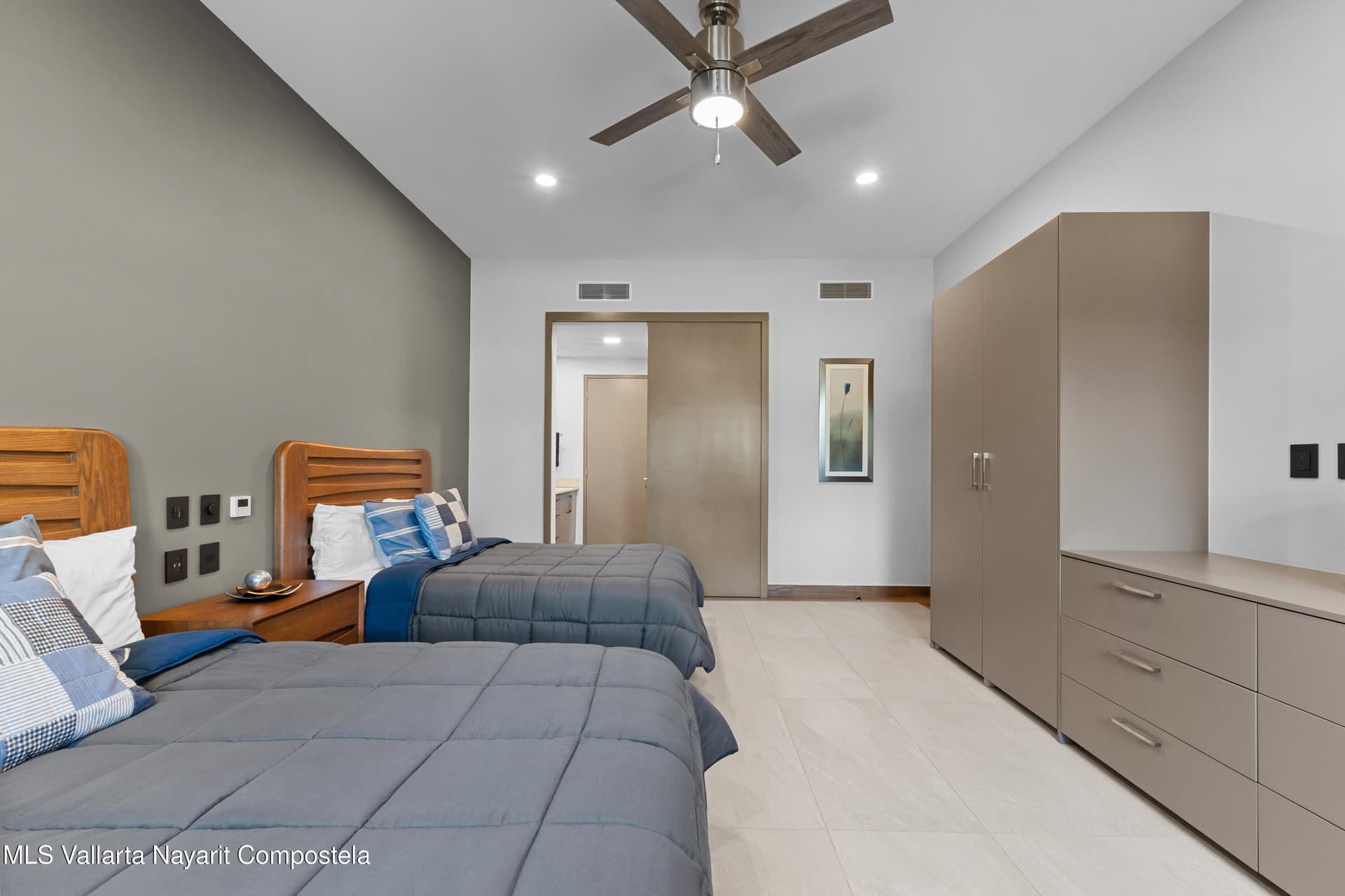 448 Encino 18