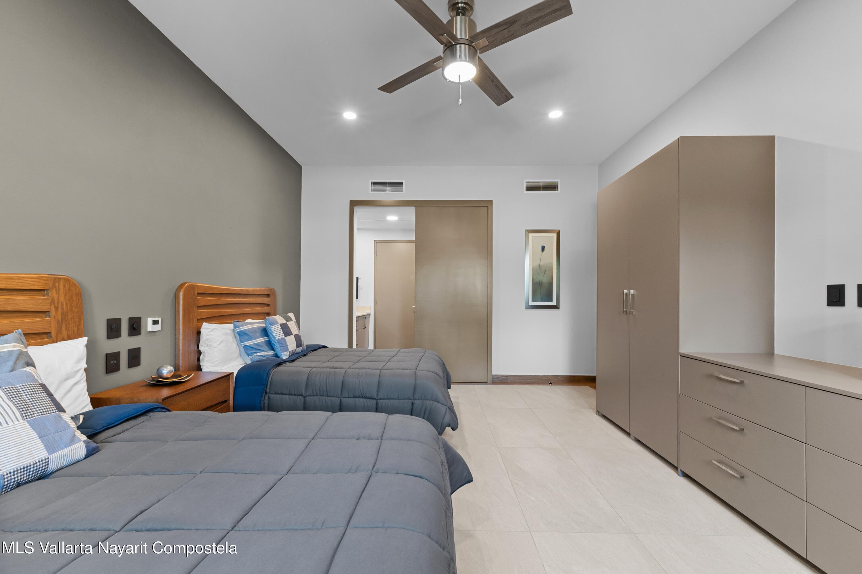 448 Encino 18