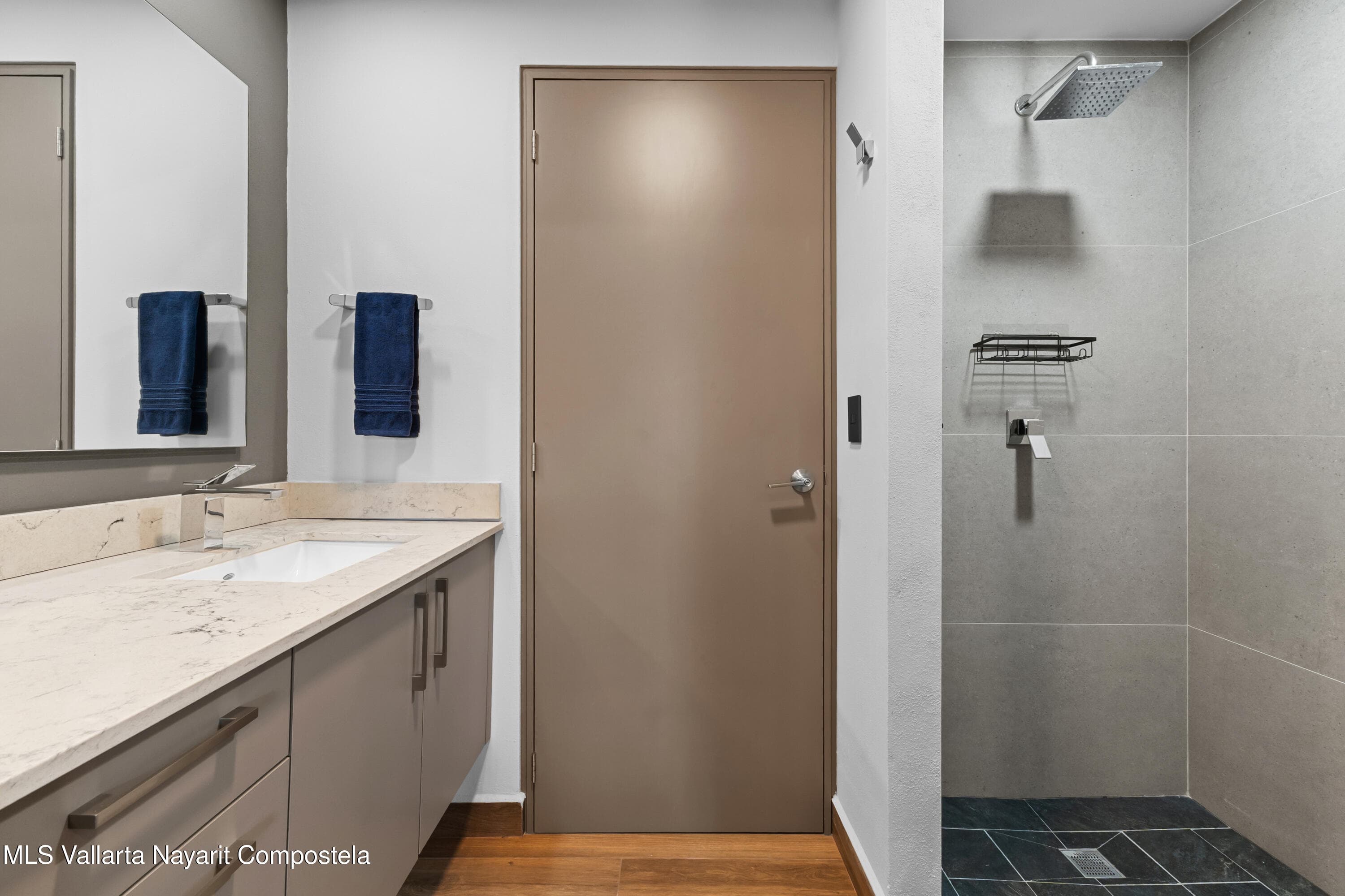 448 Encino 19