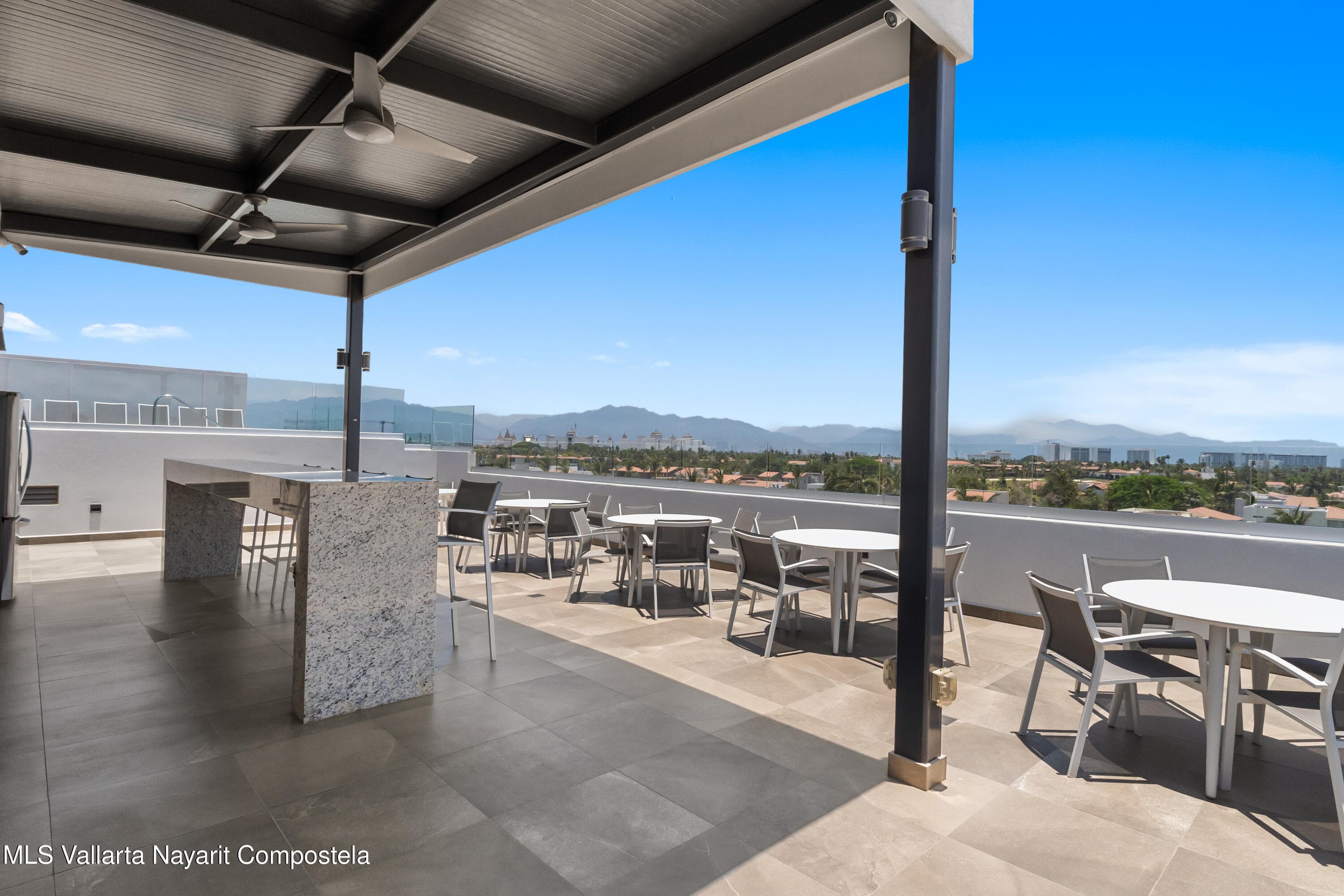 448 Encino 23