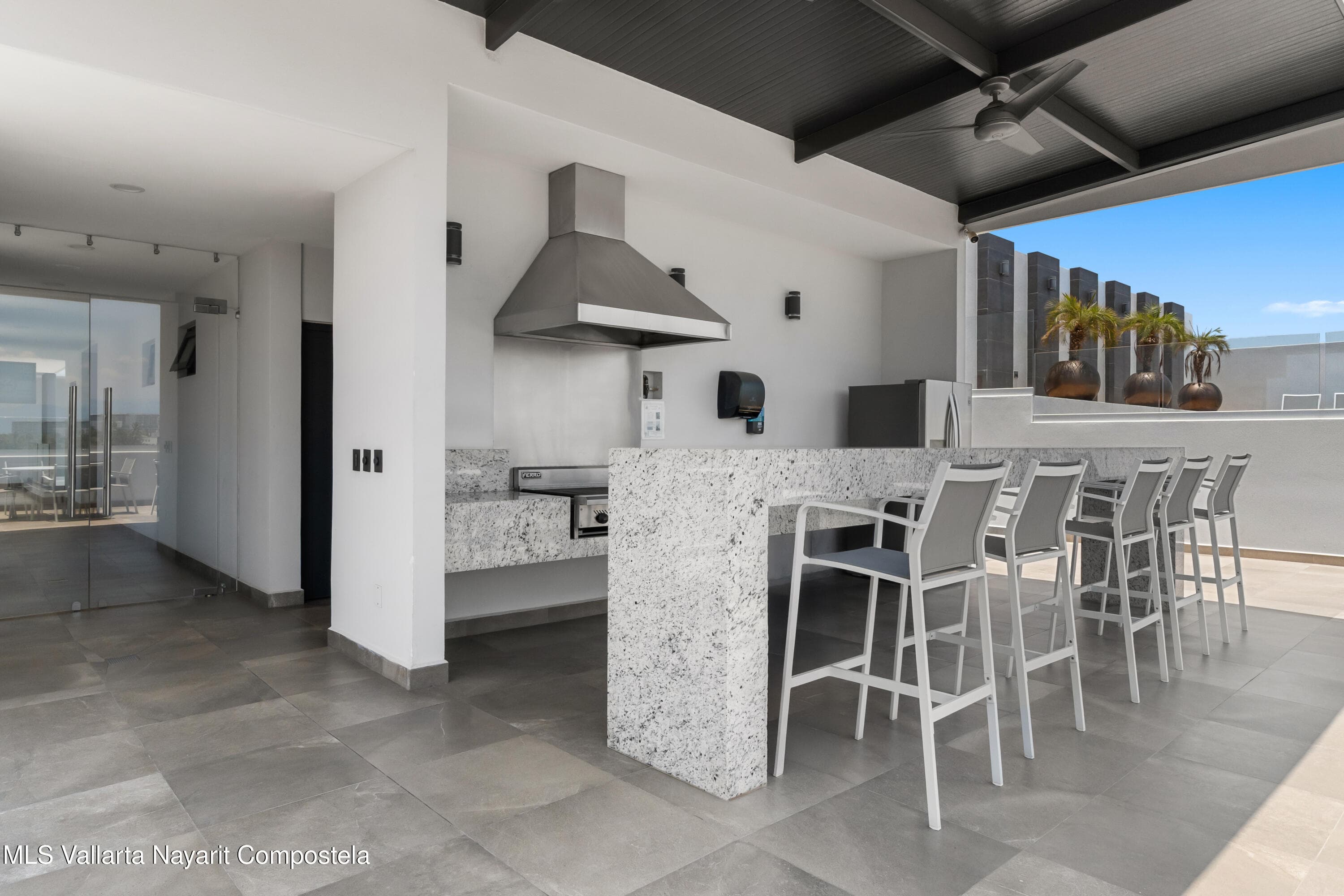 448 Encino 24