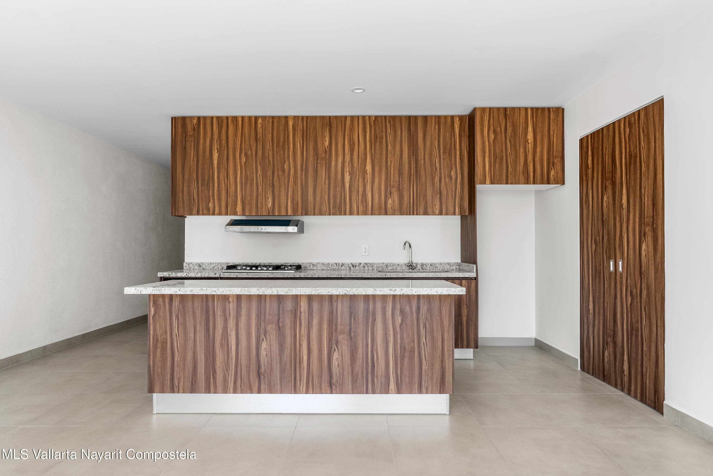 1200 Av. Mexico 7