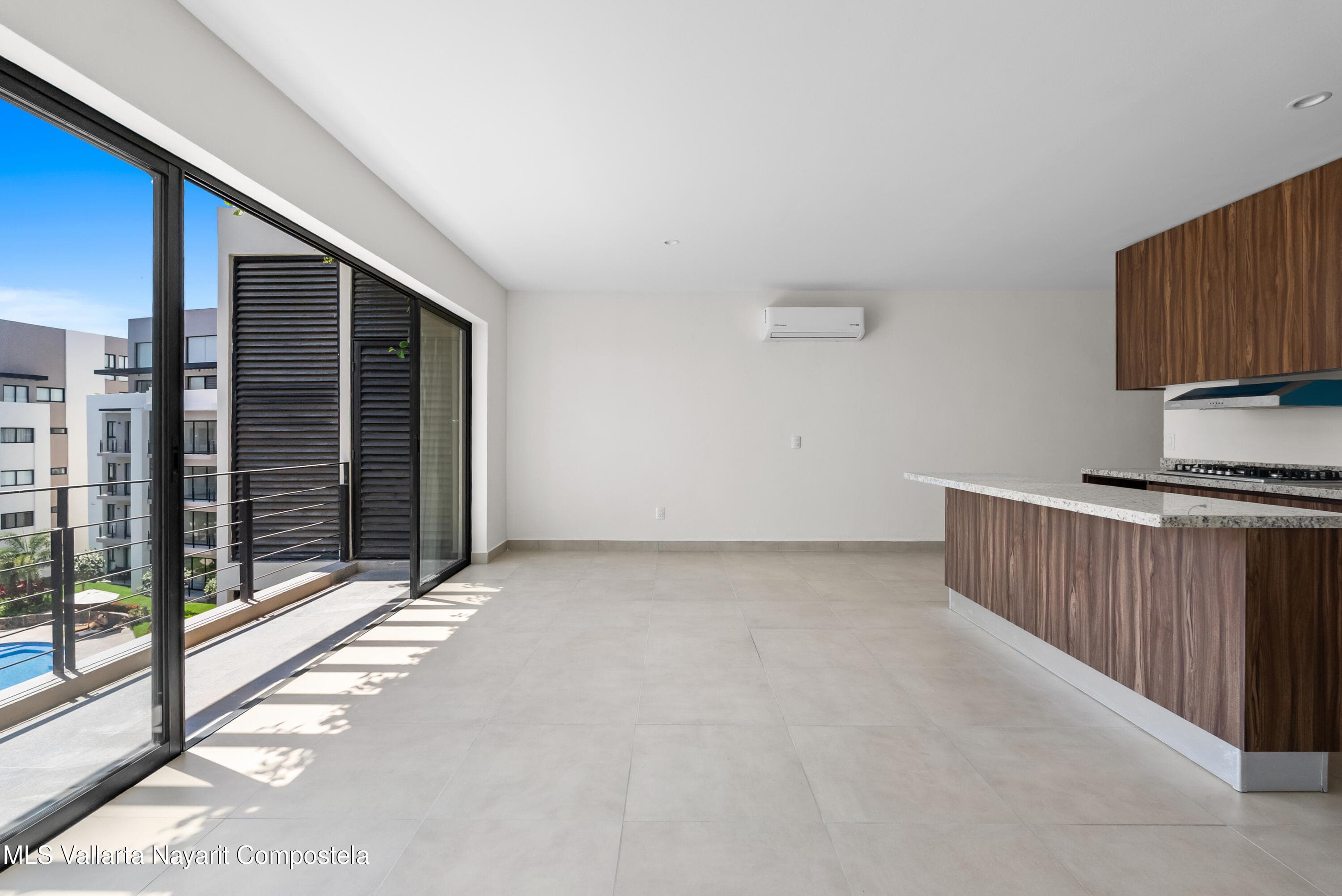 1200 Av. Mexico 10