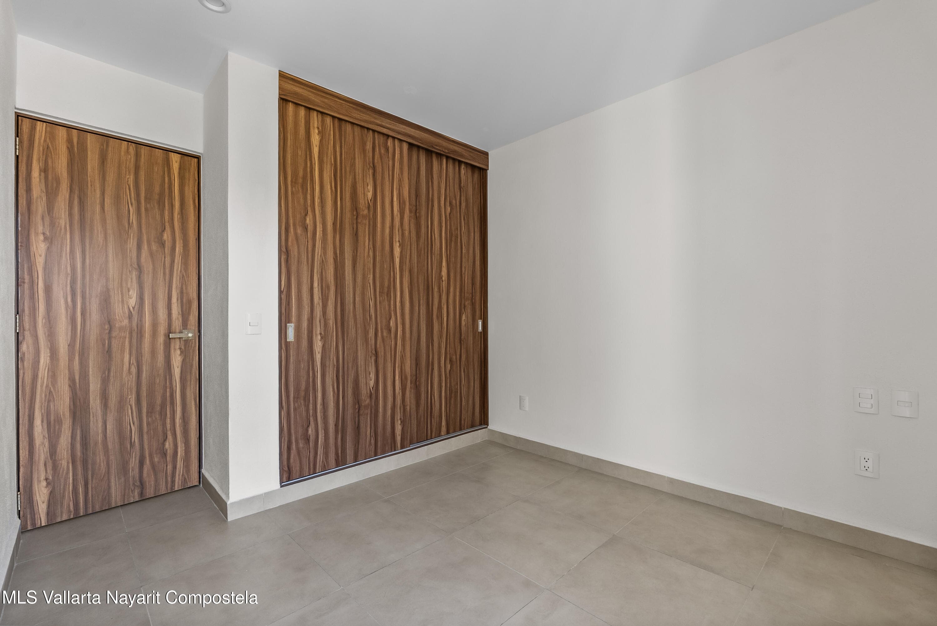 1200 Av. Mexico 15