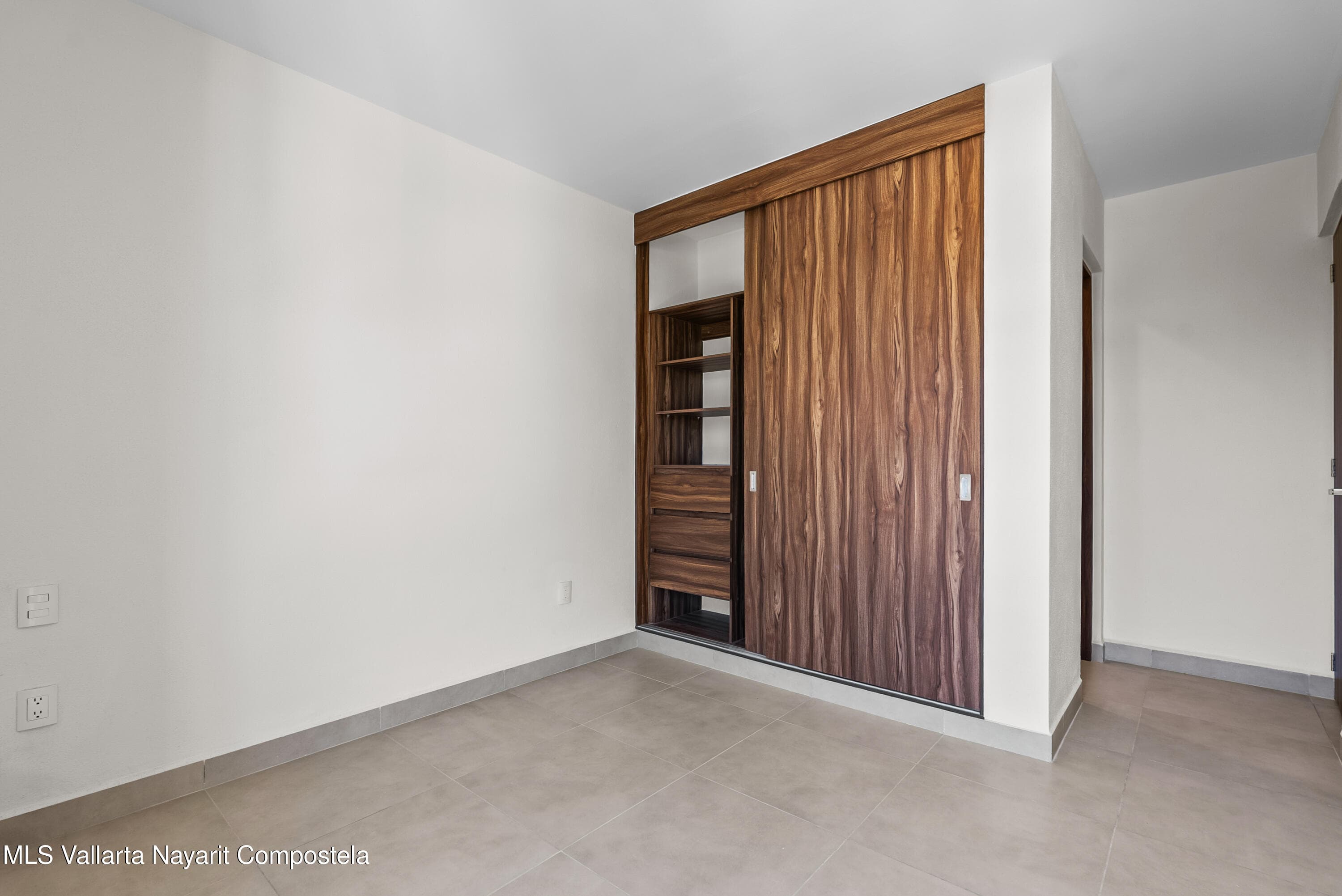 1200 Av. Mexico 18