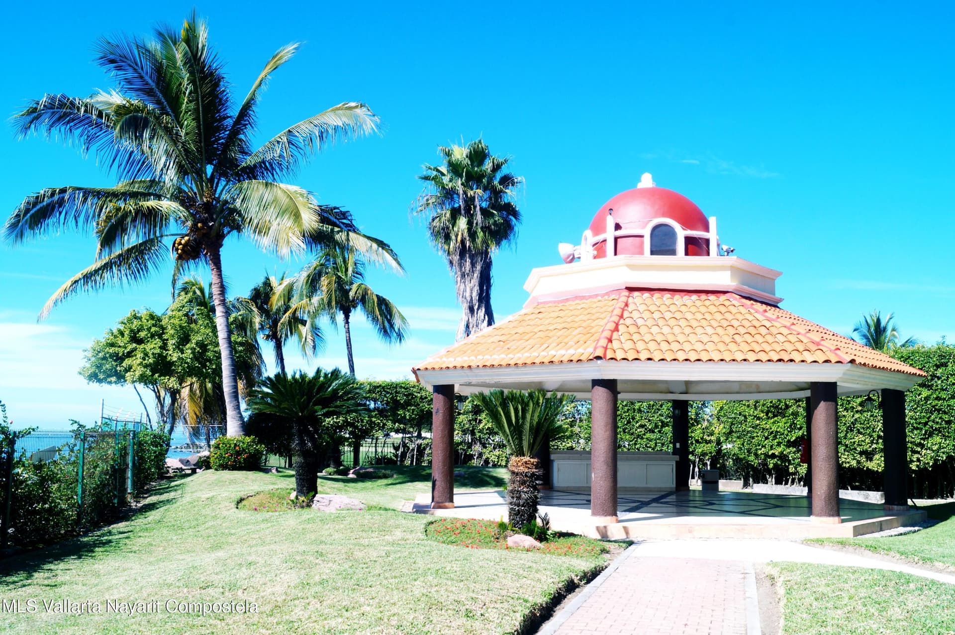 Bay View Grand 32