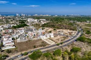Lot 3 MzT Av. de Los Poetas 7