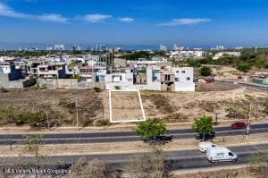 Lot 3 MzT Av. de Los Poetas