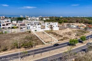 Lot 3 MzT Av. de Los Poetas 3