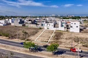 Lot 3 MzT Av. de Los Poetas 2