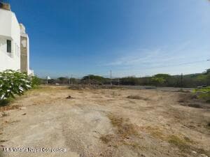 Lot 3 MzT Av. de Los Poetas 11