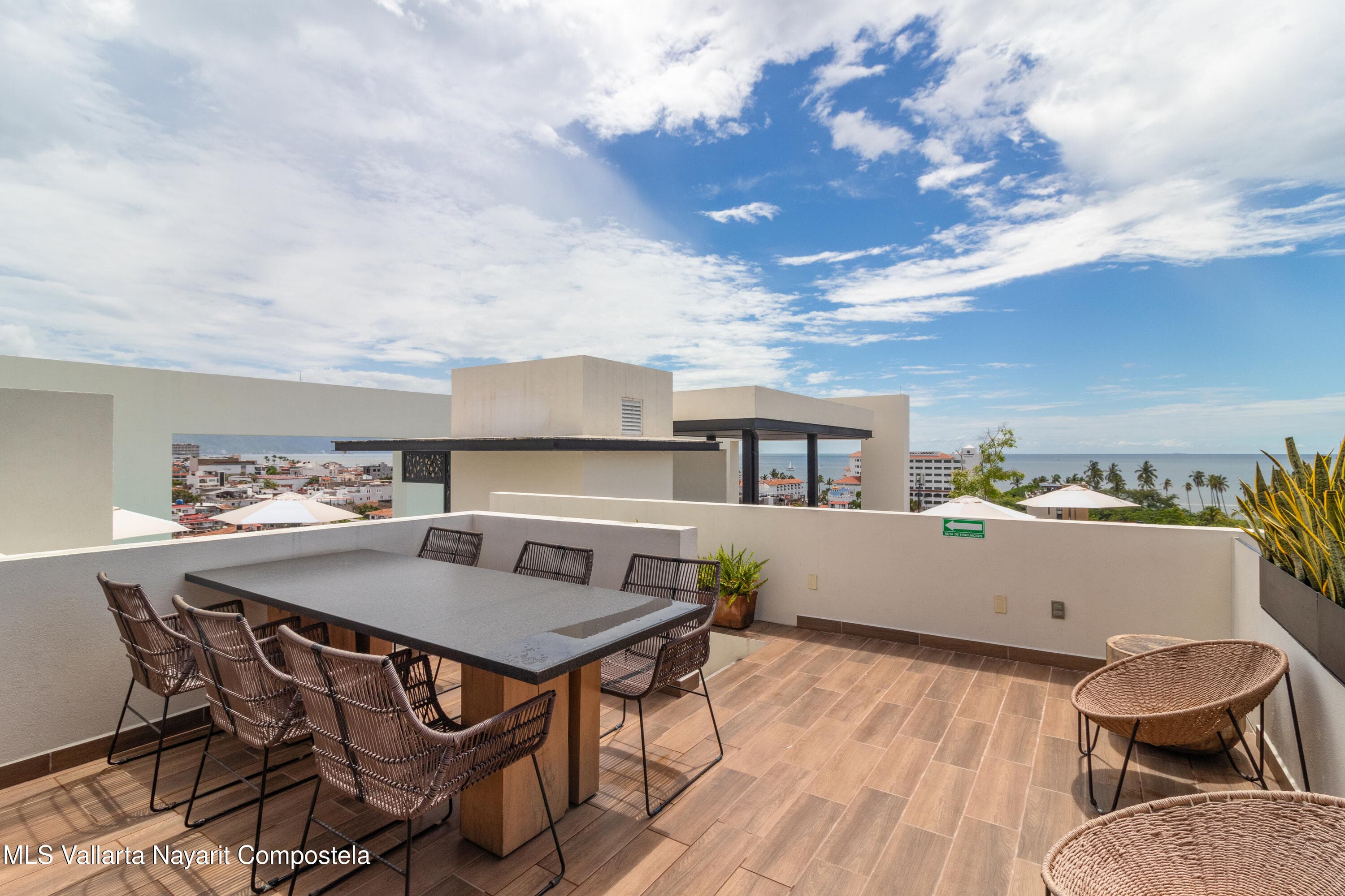 The Colonial 38