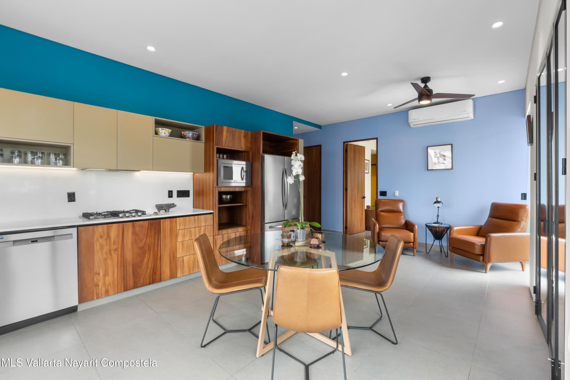 The Colonial 8