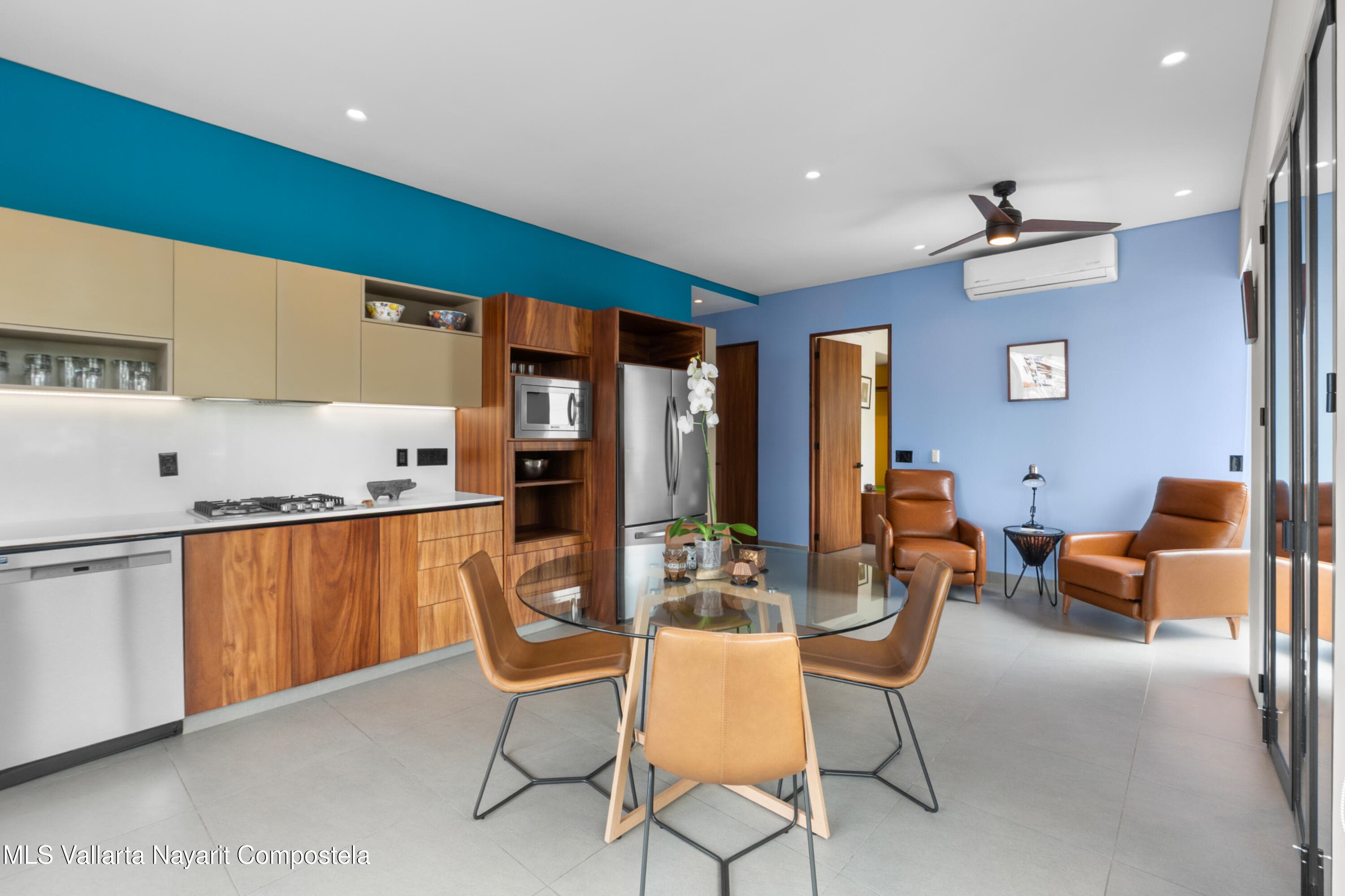 The Colonial 8