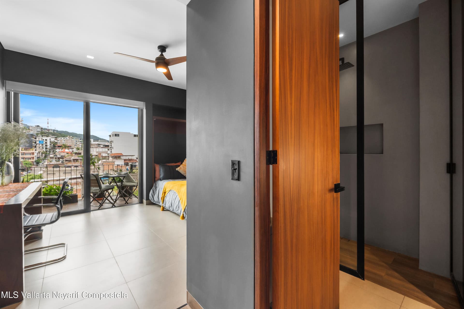 The Colonial 24