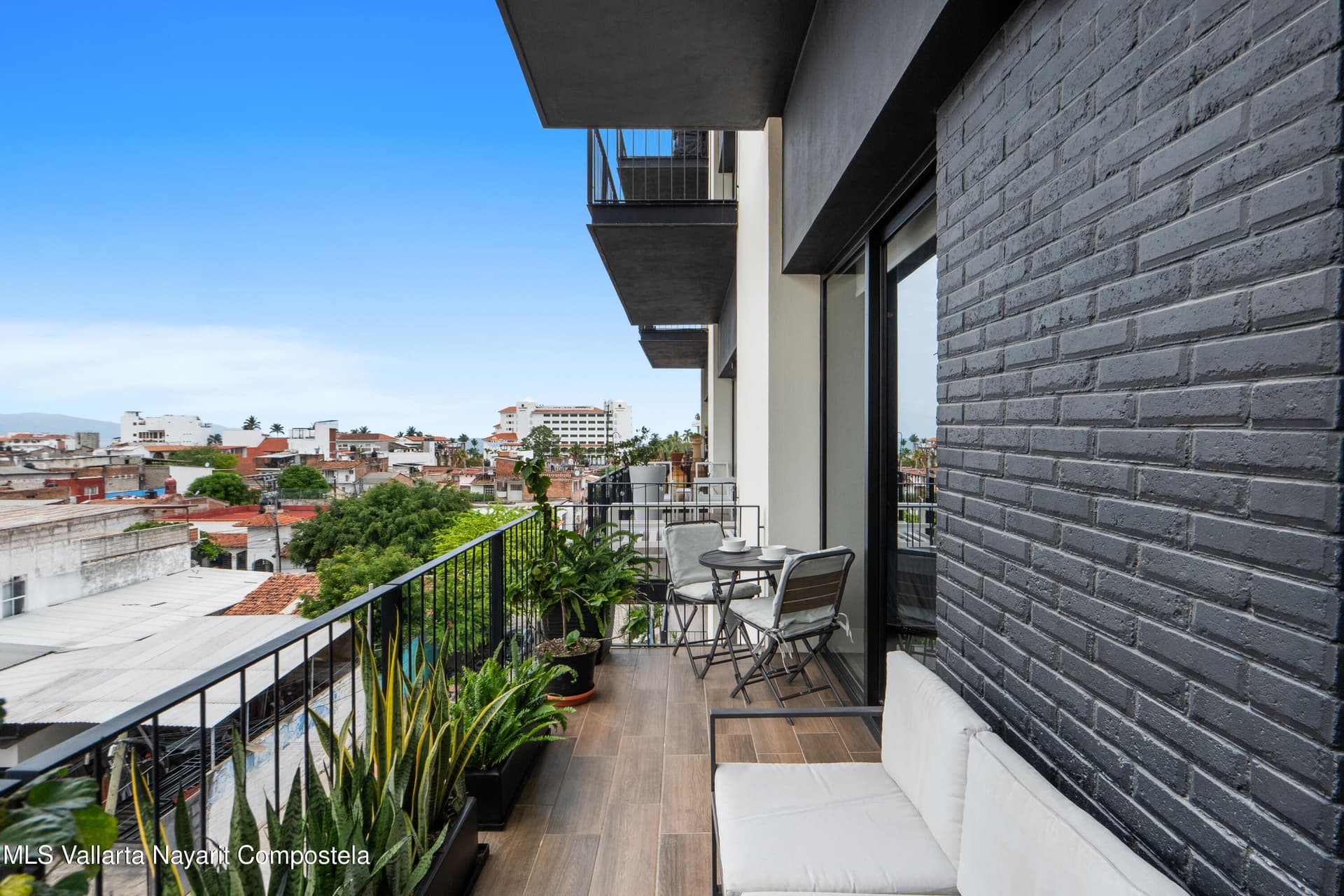 The Colonial 31