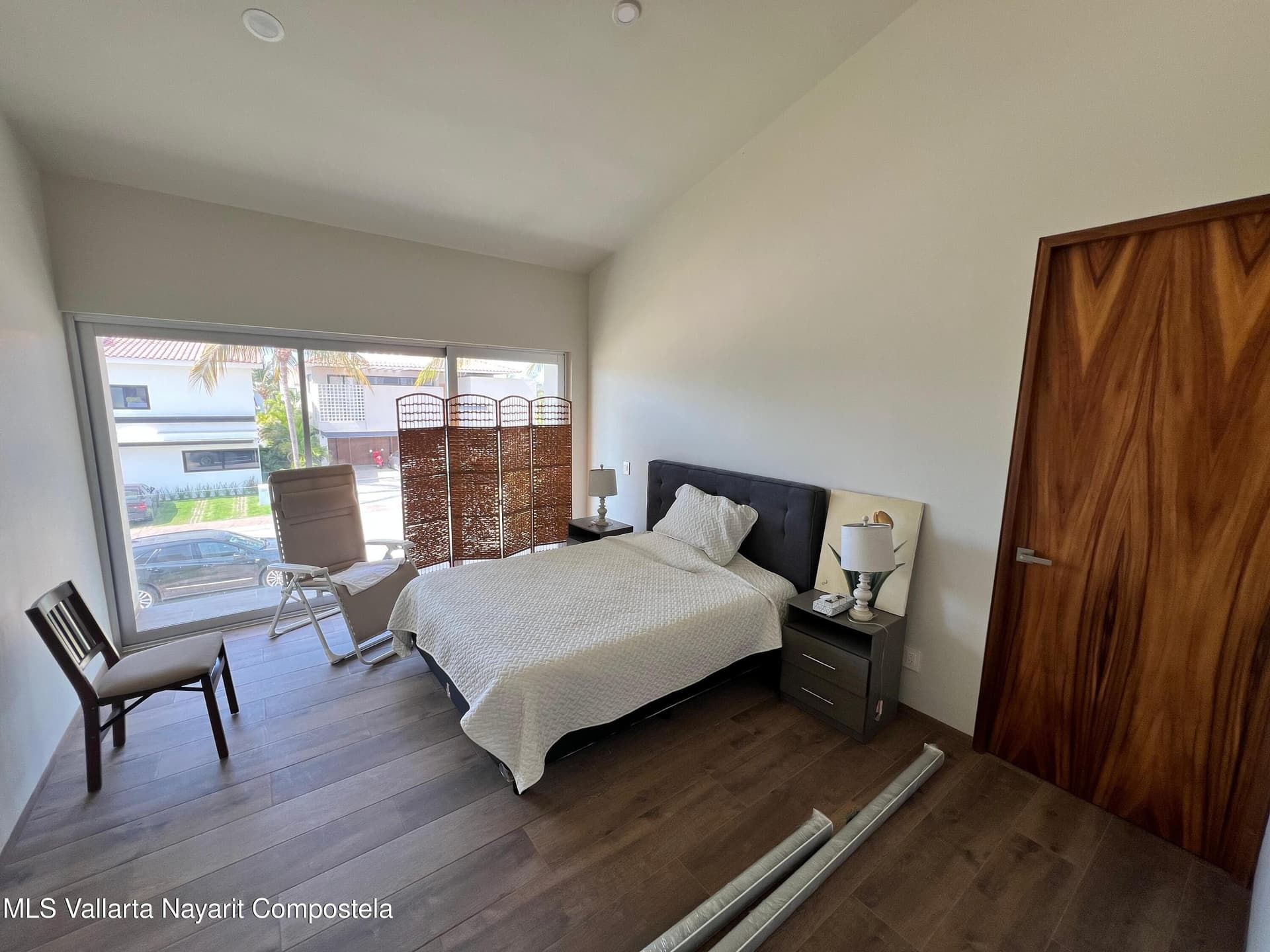 305 Cedro street 8