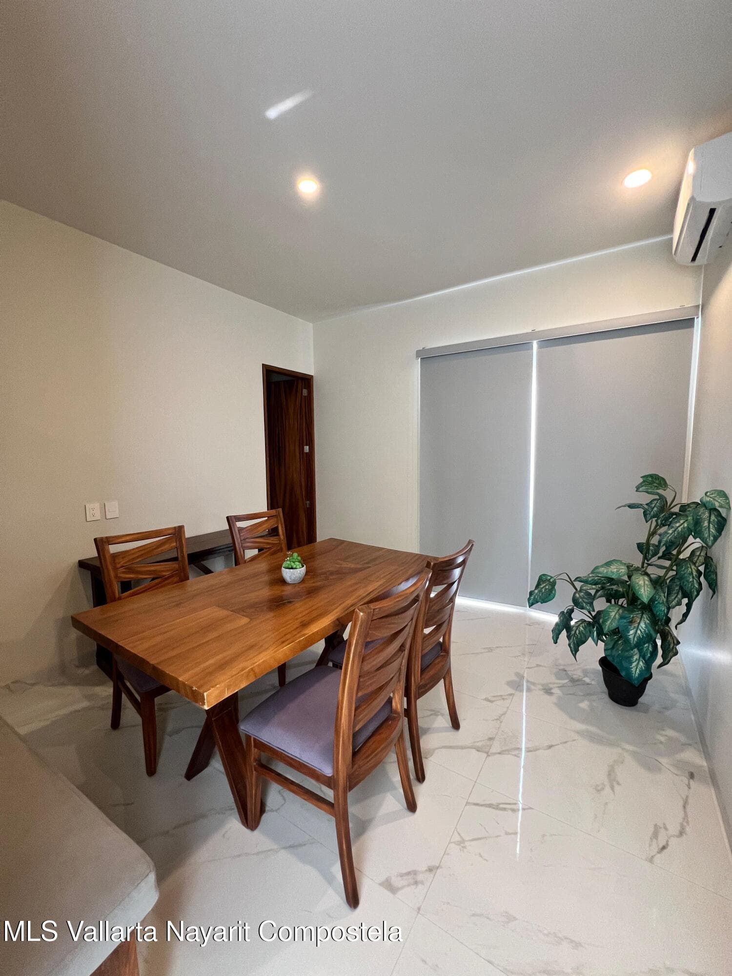 305 Cedro street 11