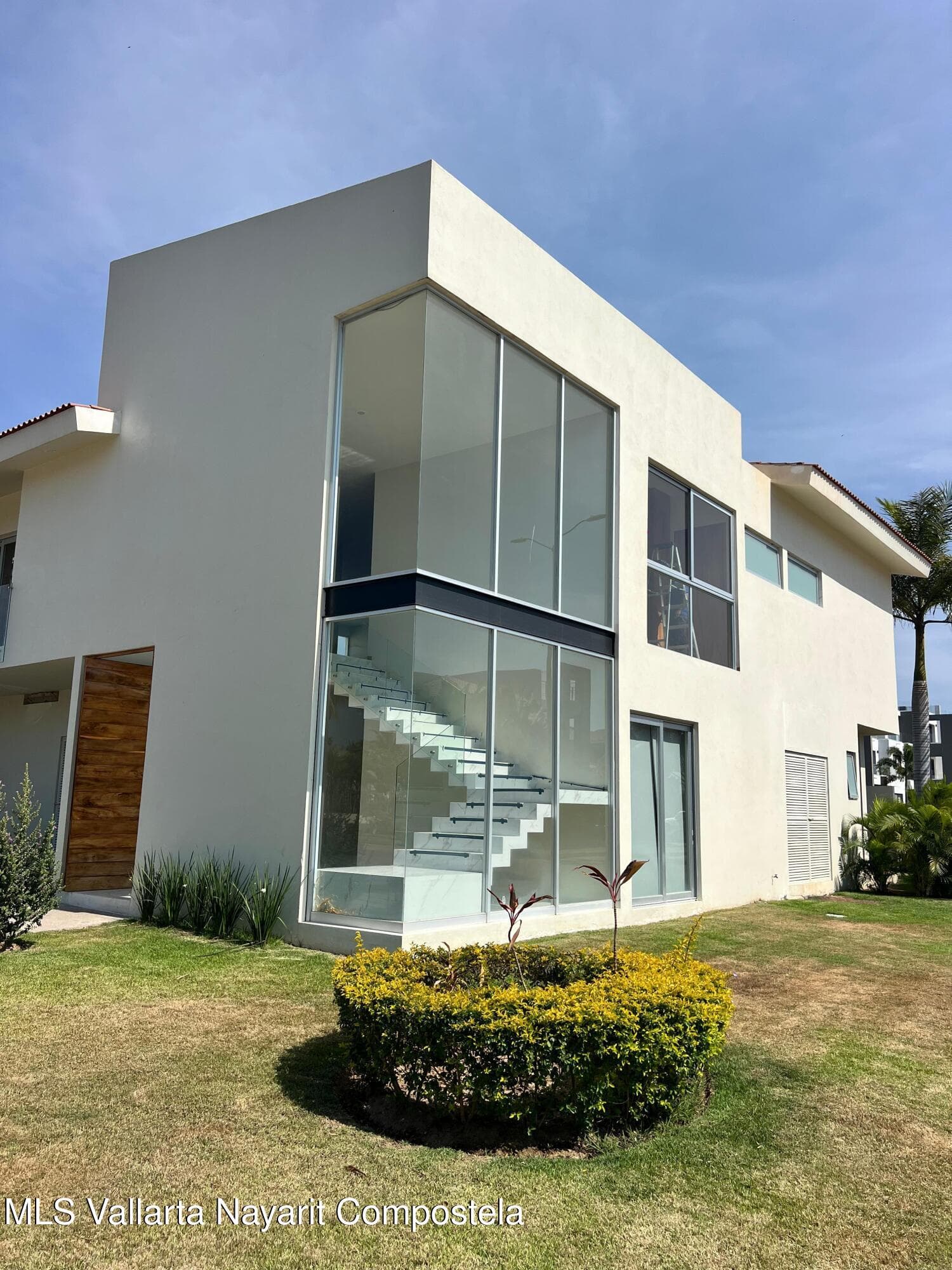 305 Cedro street 3