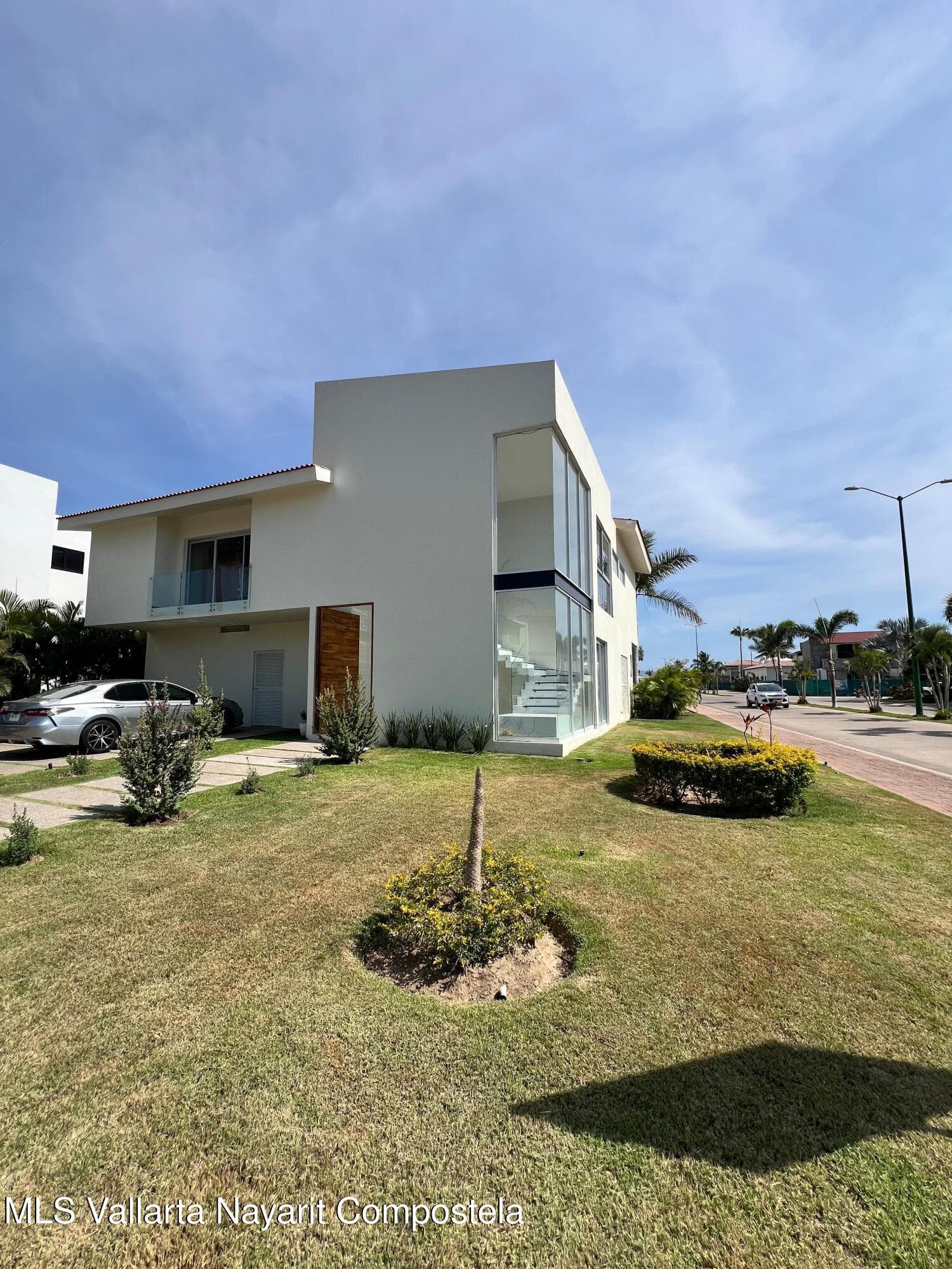 305 Cedro street 2