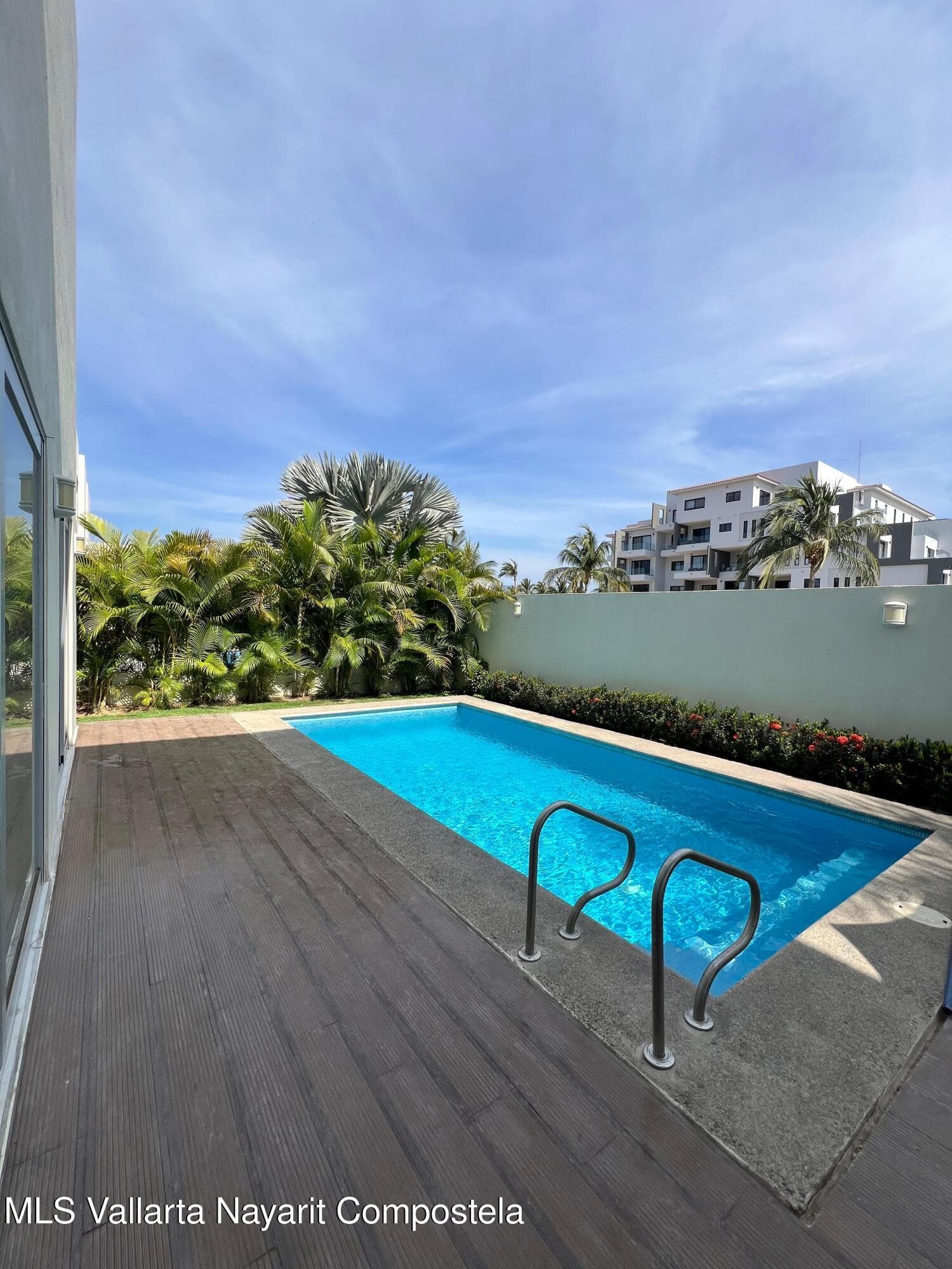 305 Cedro street 6