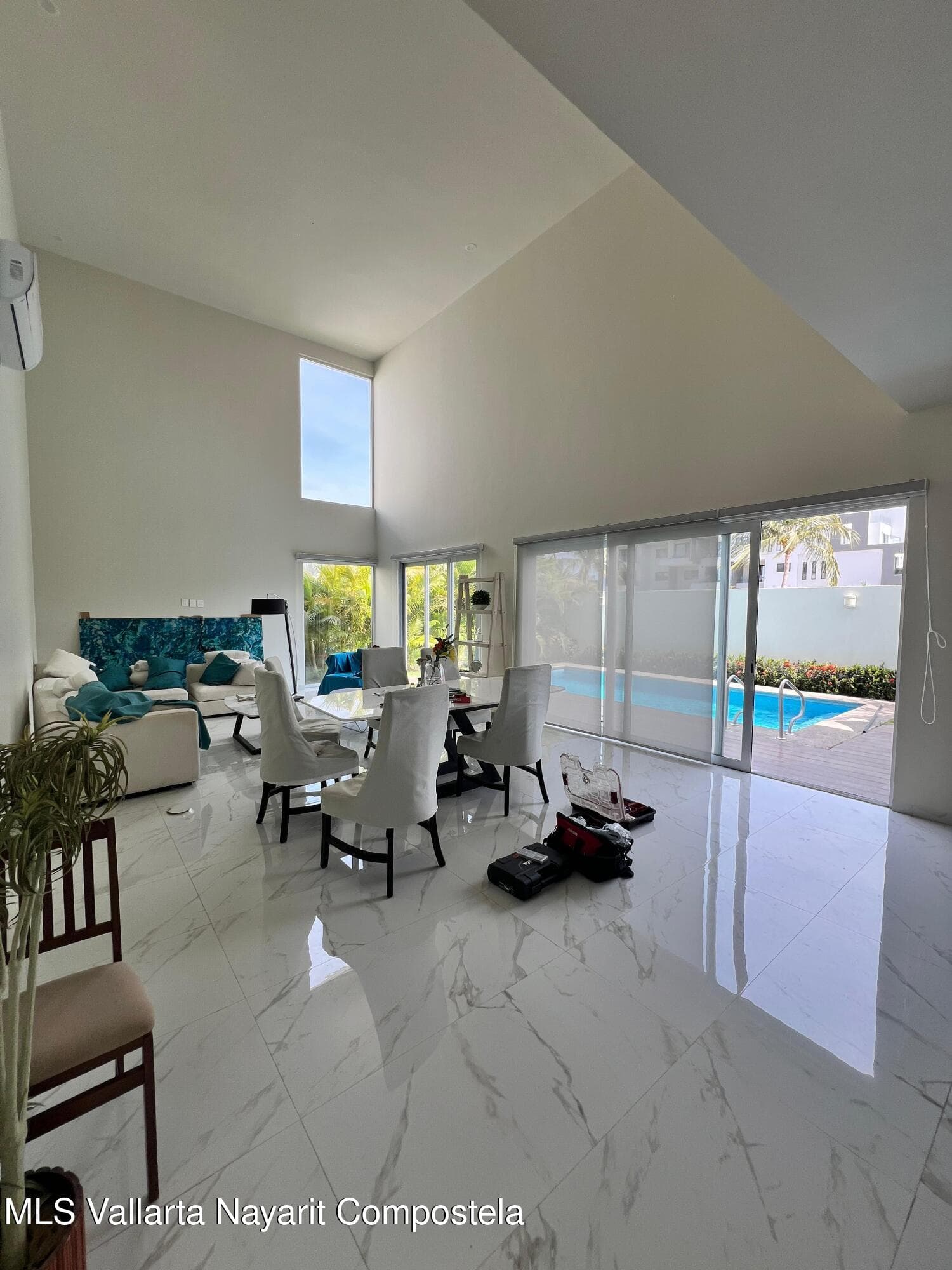 305 Cedro street 21