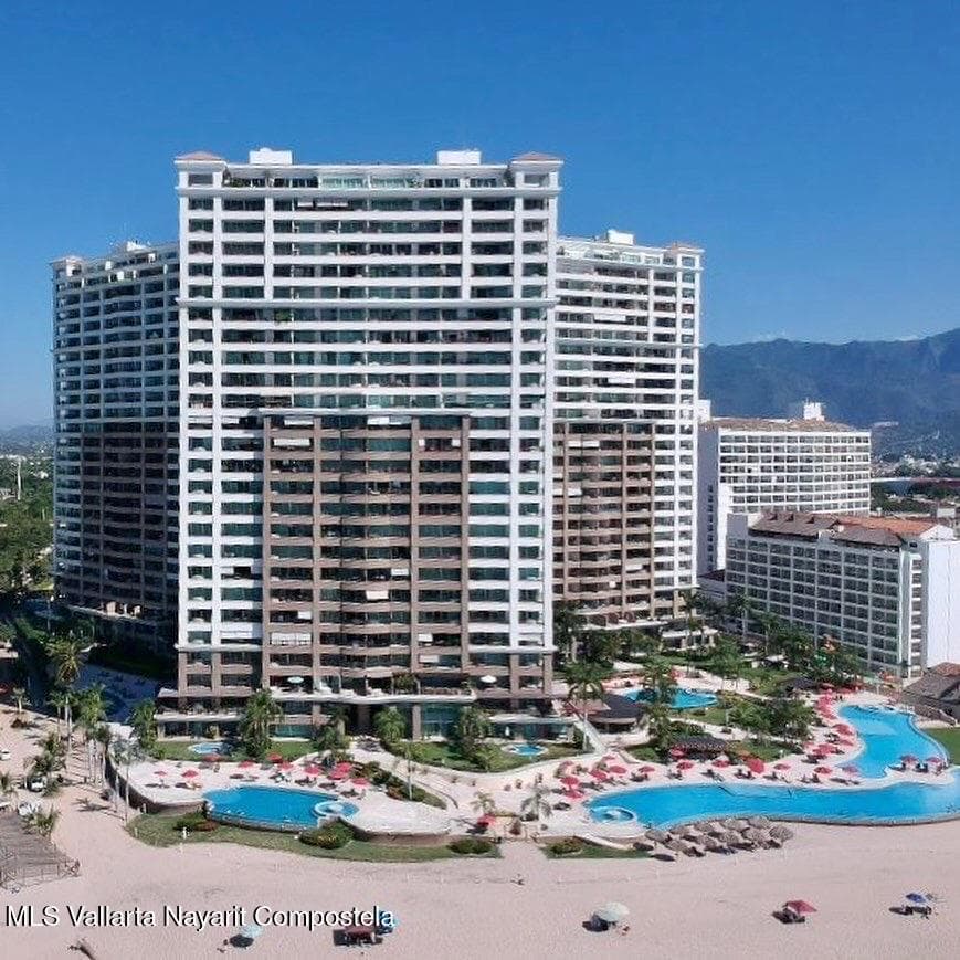 2477 Blvd Francisco Medina Ascencio 19