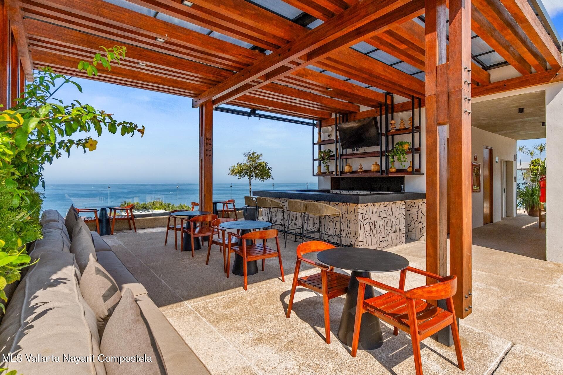 105 Sail View 32