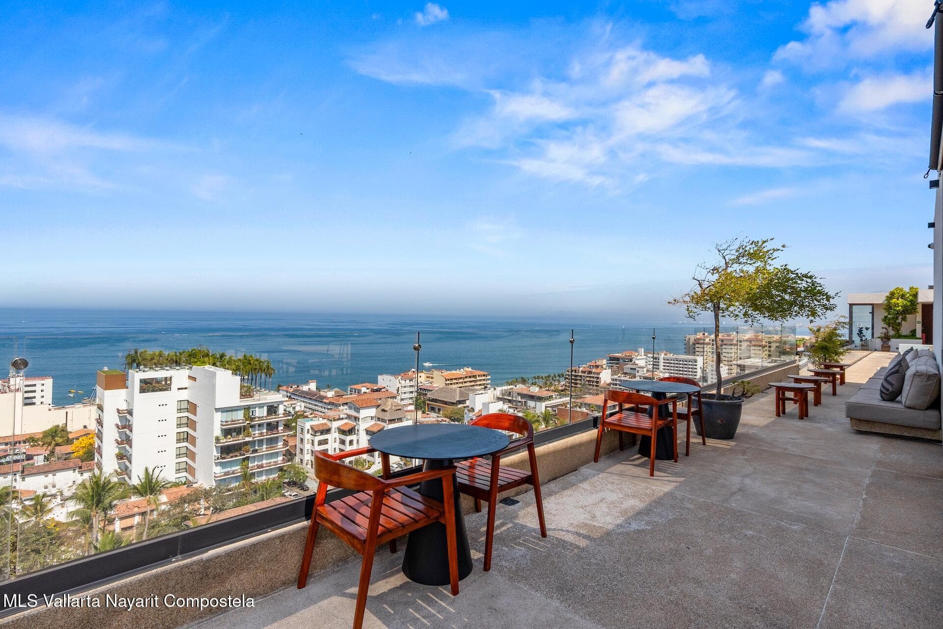 105 Sail View 33