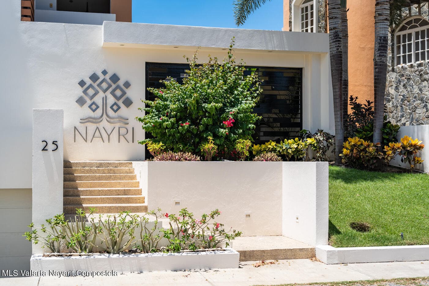 Nayri La Cruz 39