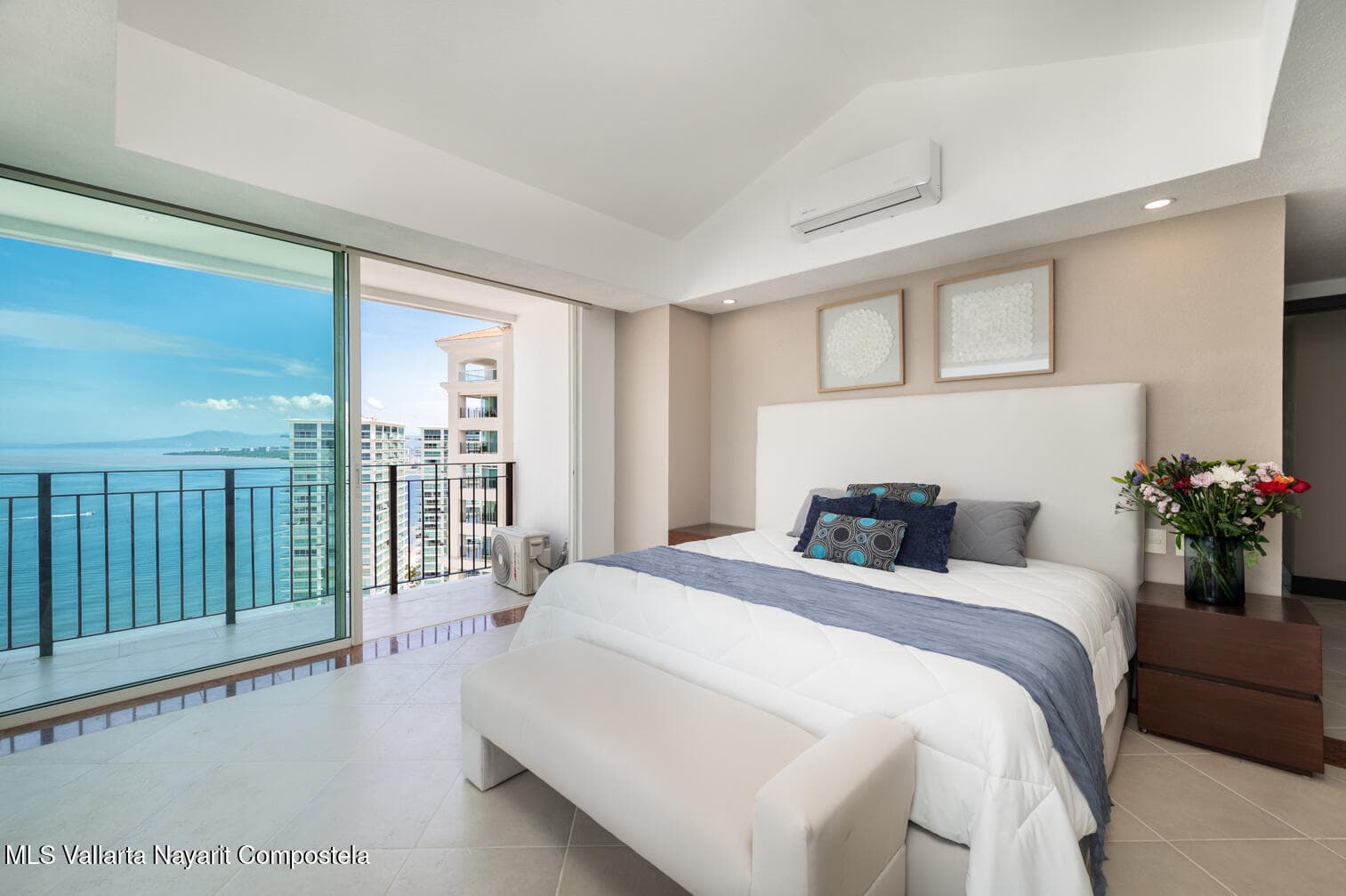 Grand Venetian 4