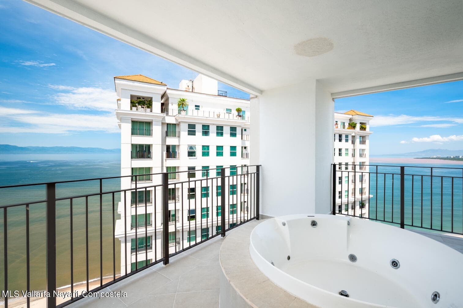 Grand Venetian 8