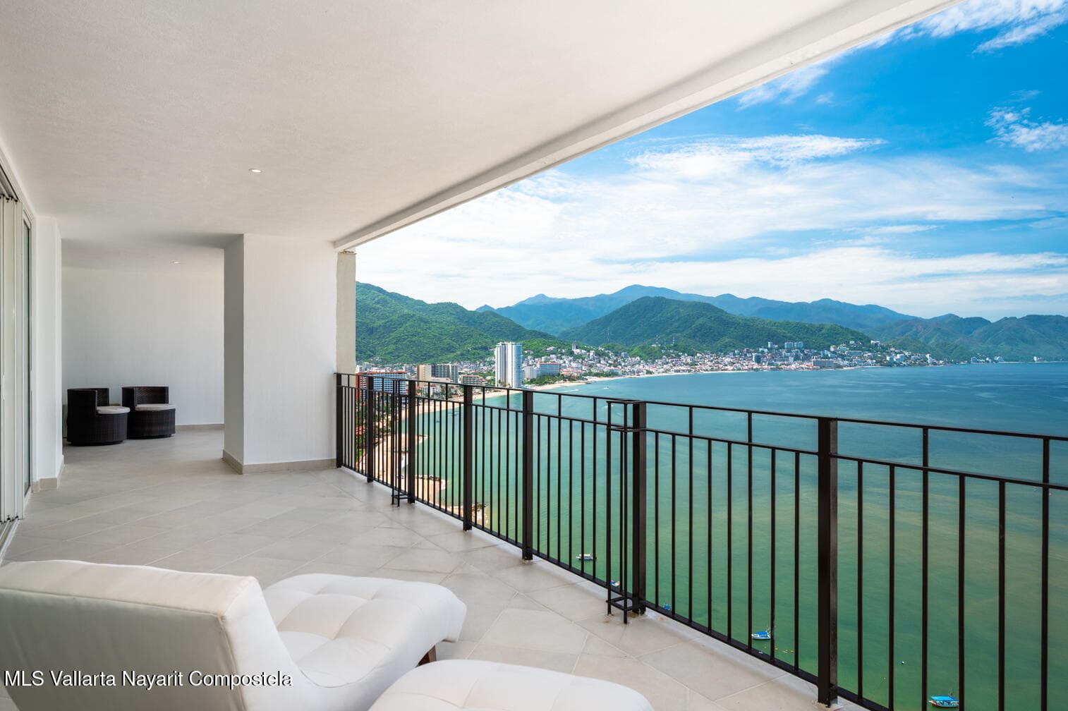Grand Venetian 9