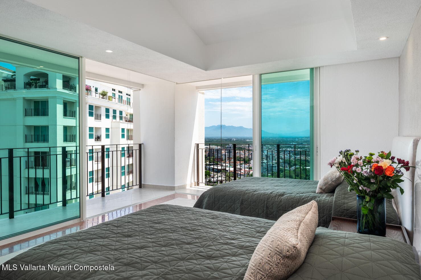 Grand Venetian 12