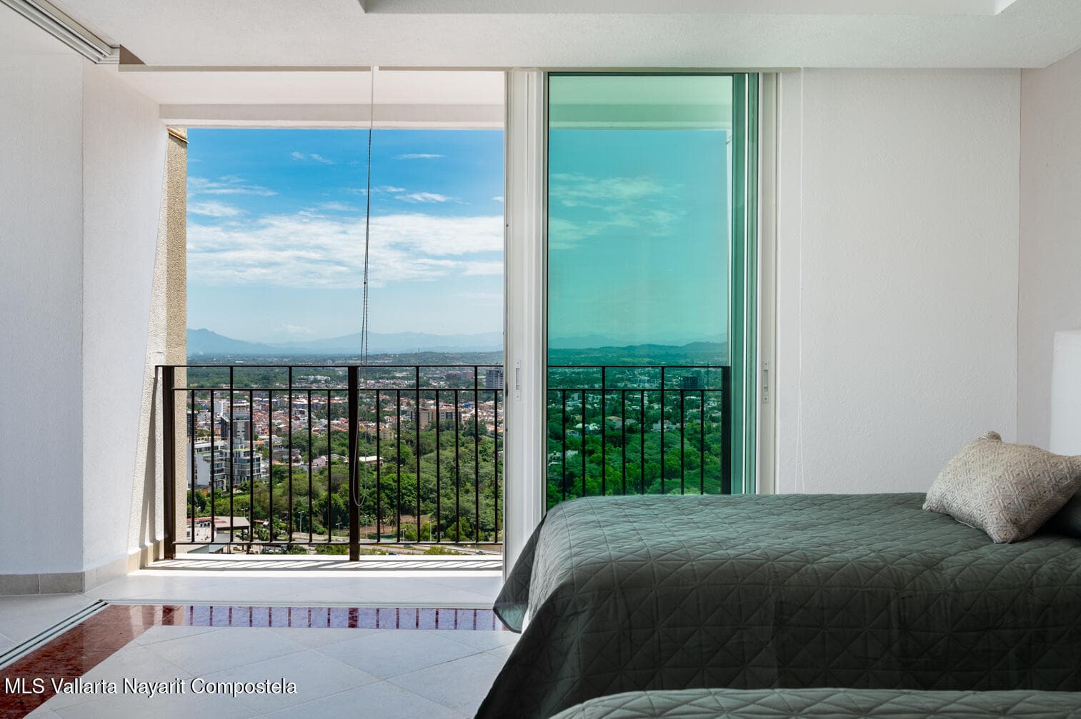 Grand Venetian 13