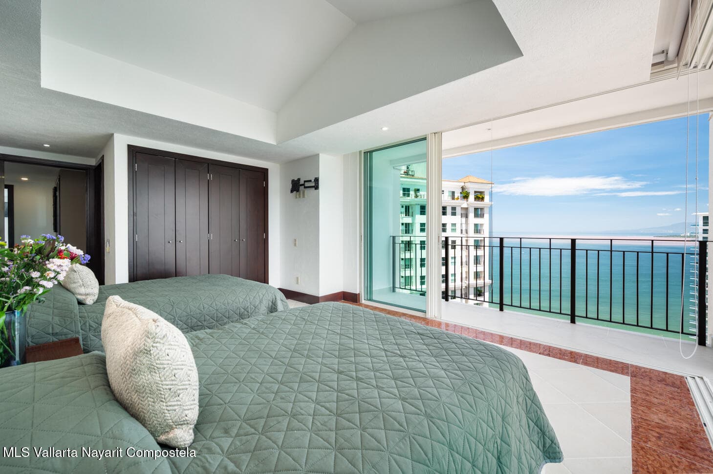 Grand Venetian 15