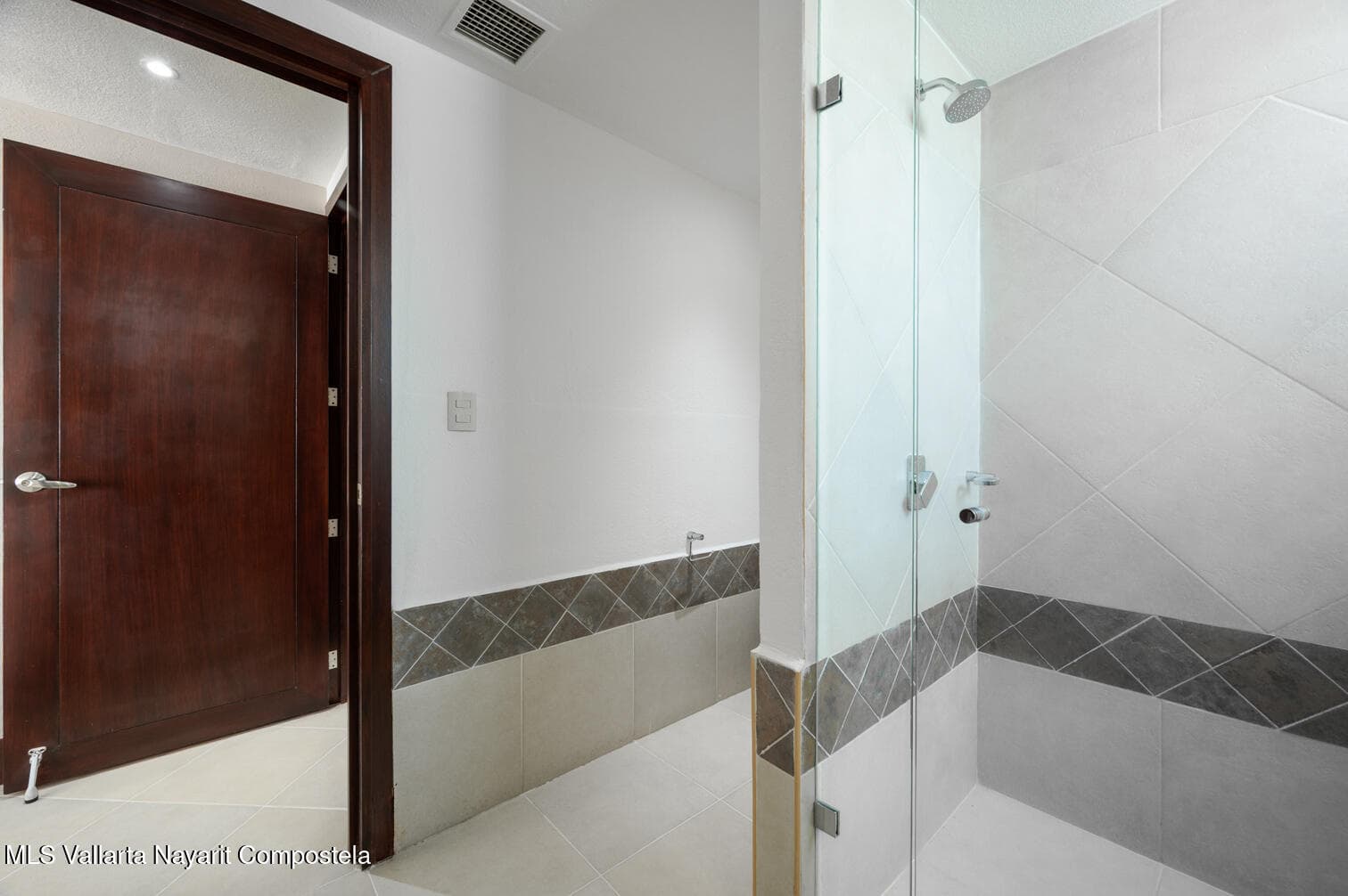 Grand Venetian 17