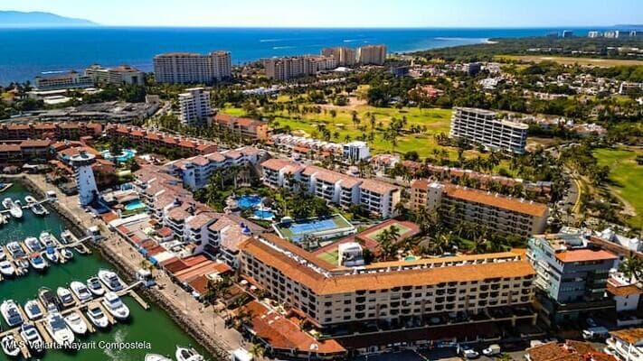 Royal Pacific Yacht Club 32