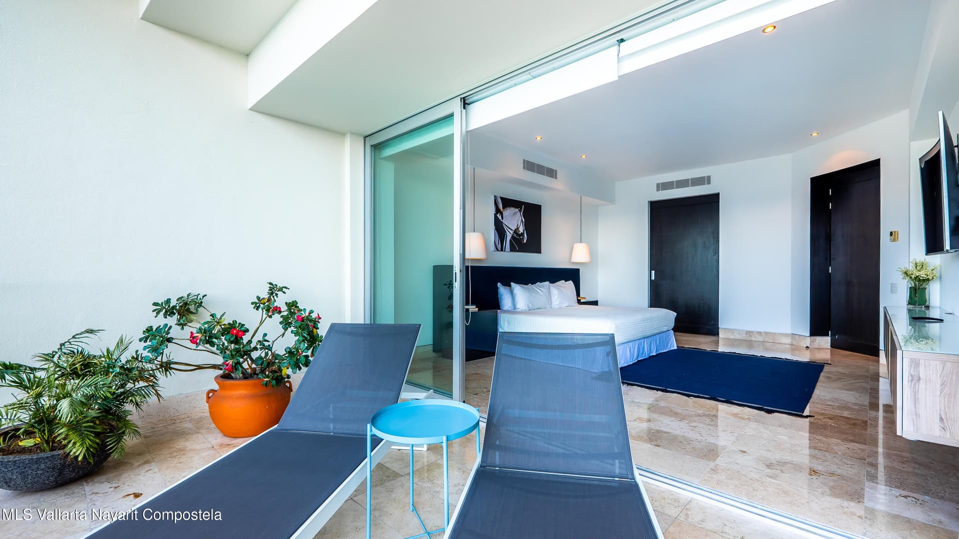 Paramount Bay 20