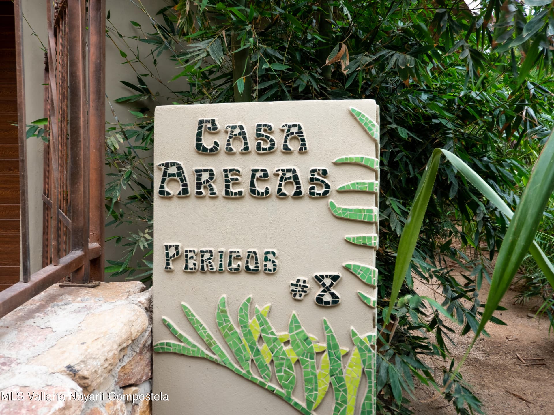 8 Pericos