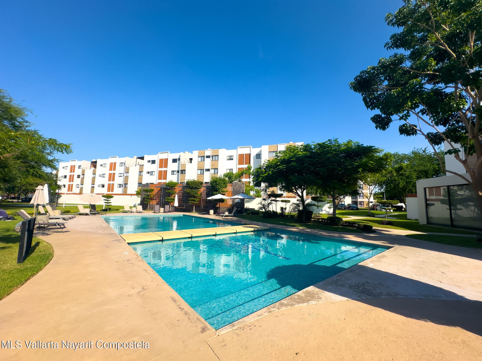 309 Paseo Foresta 32