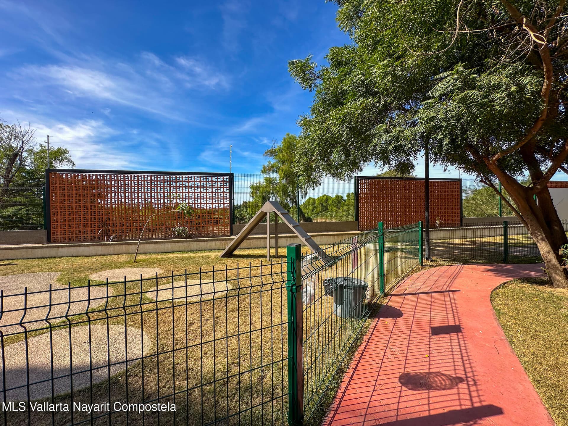 309 Paseo Foresta 18