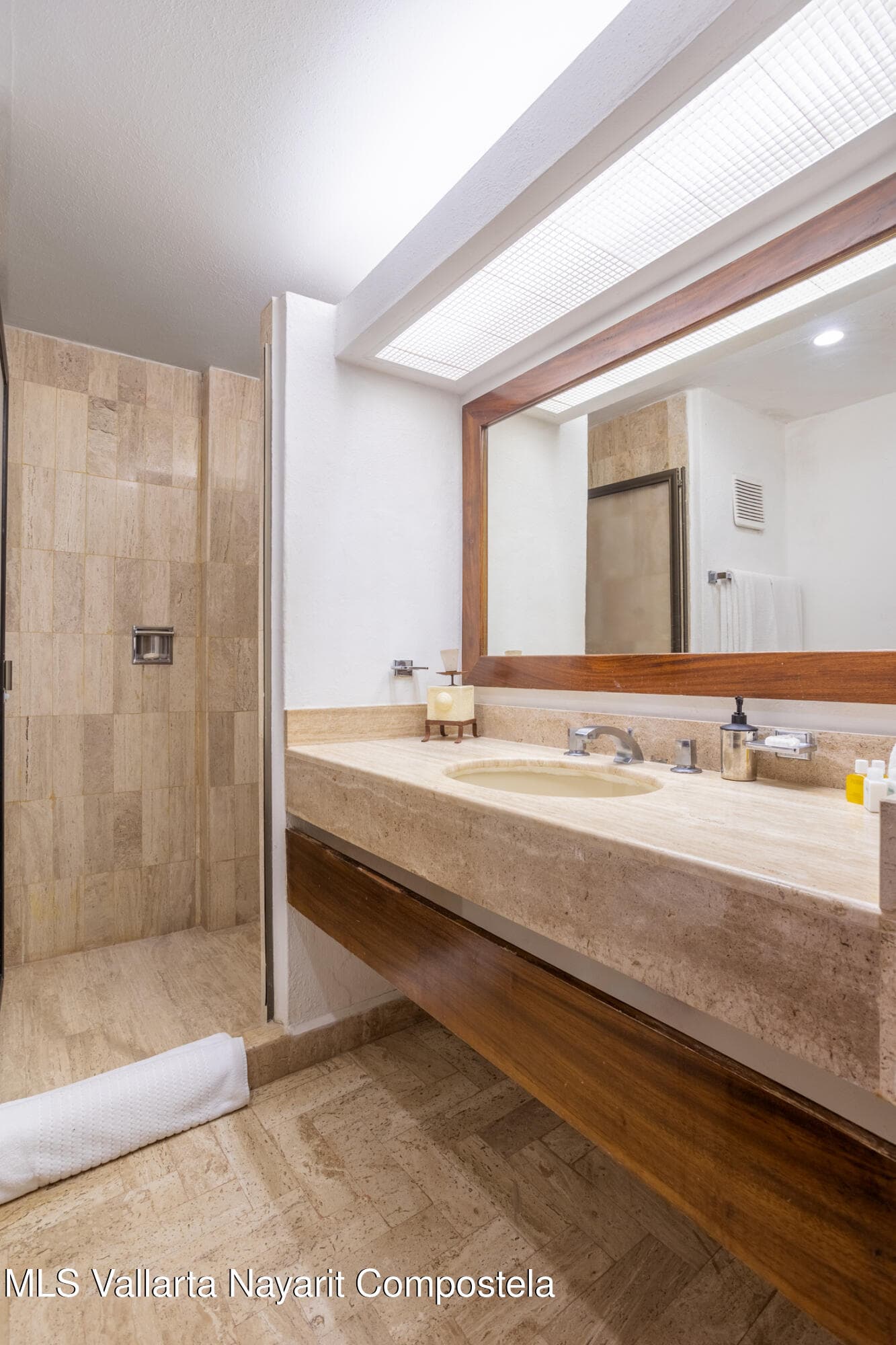 Velas Vallarta 16