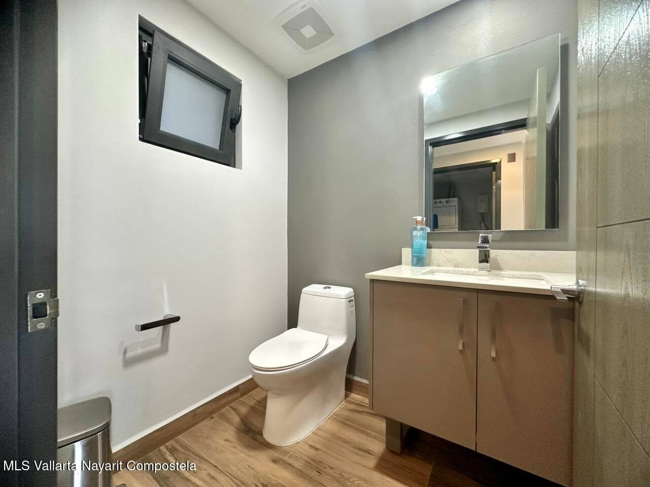 448 Avenida Encino 7